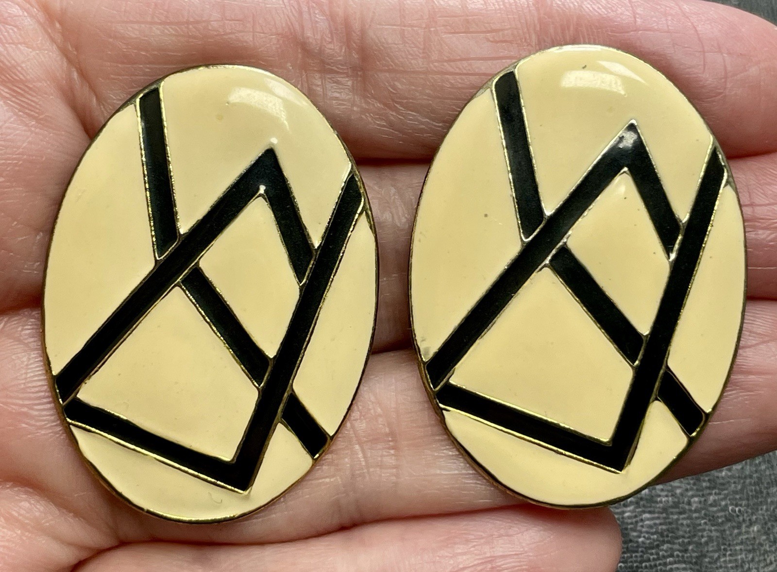 Vintage Large 1.5” Oval Black & Cream Colored Retro Drop Earrings