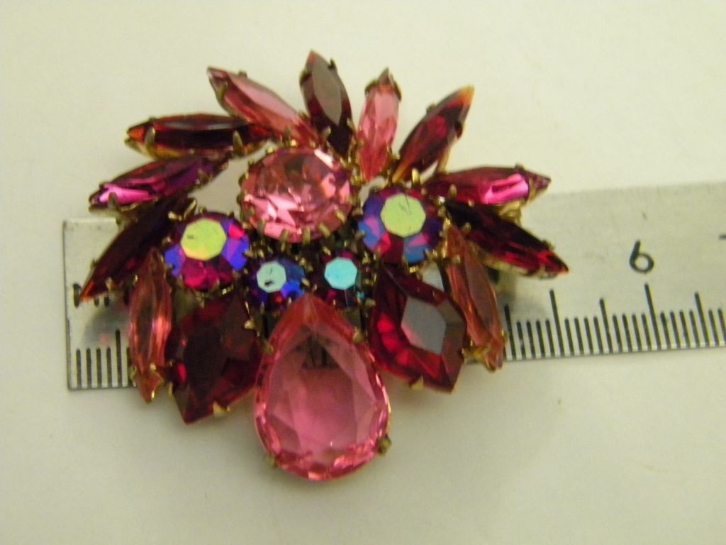 Beautiful Czech Jewelry Brooch Czechoslovakia Vintage Jablonex 198