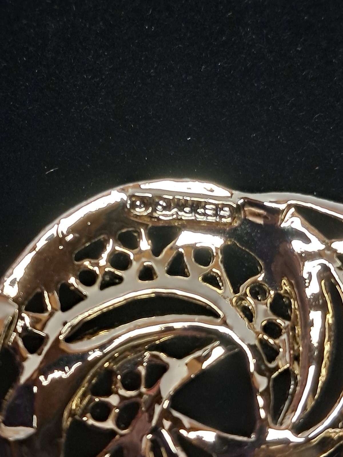 Vintage Gerry’s Gold Tone Openwork Swirl Circle Brooch Pin Signed