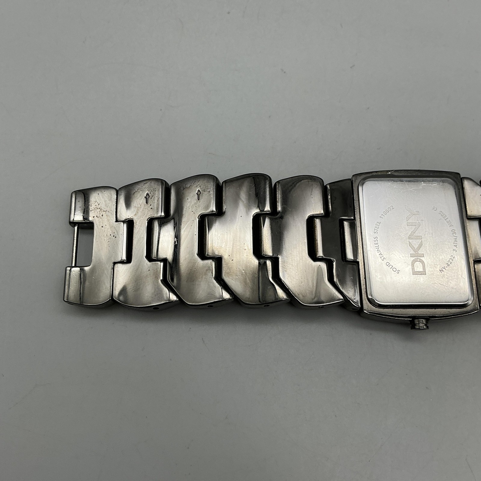 DKNY Womens Watch 33mm Silver Tone Stainless Bracelet W-2233 New Battery 7.5″