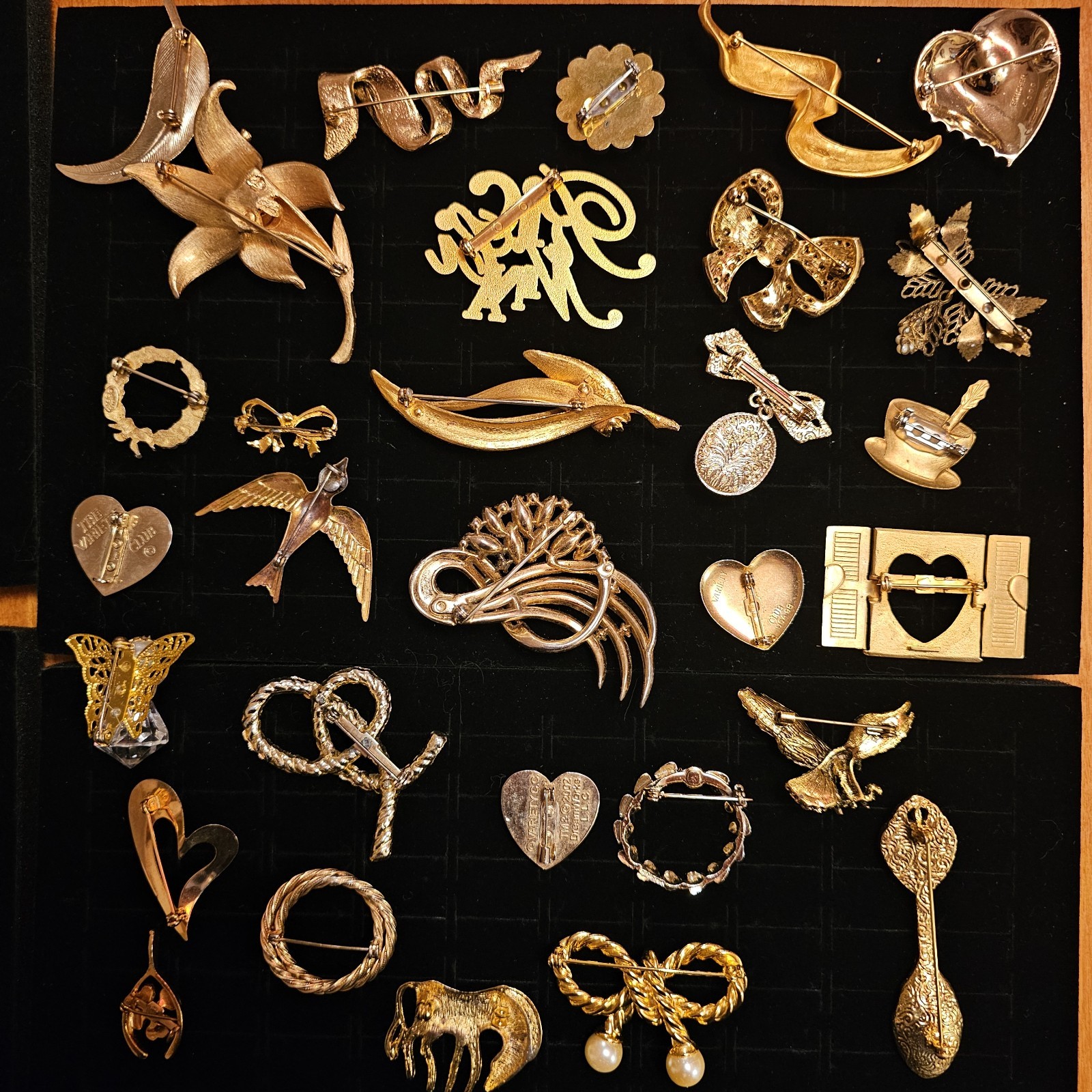 Vintage Brooch Pins Lot 30 Unbranded/Trifari/Dubarry/Ricci/J. Lee/Boucher B84