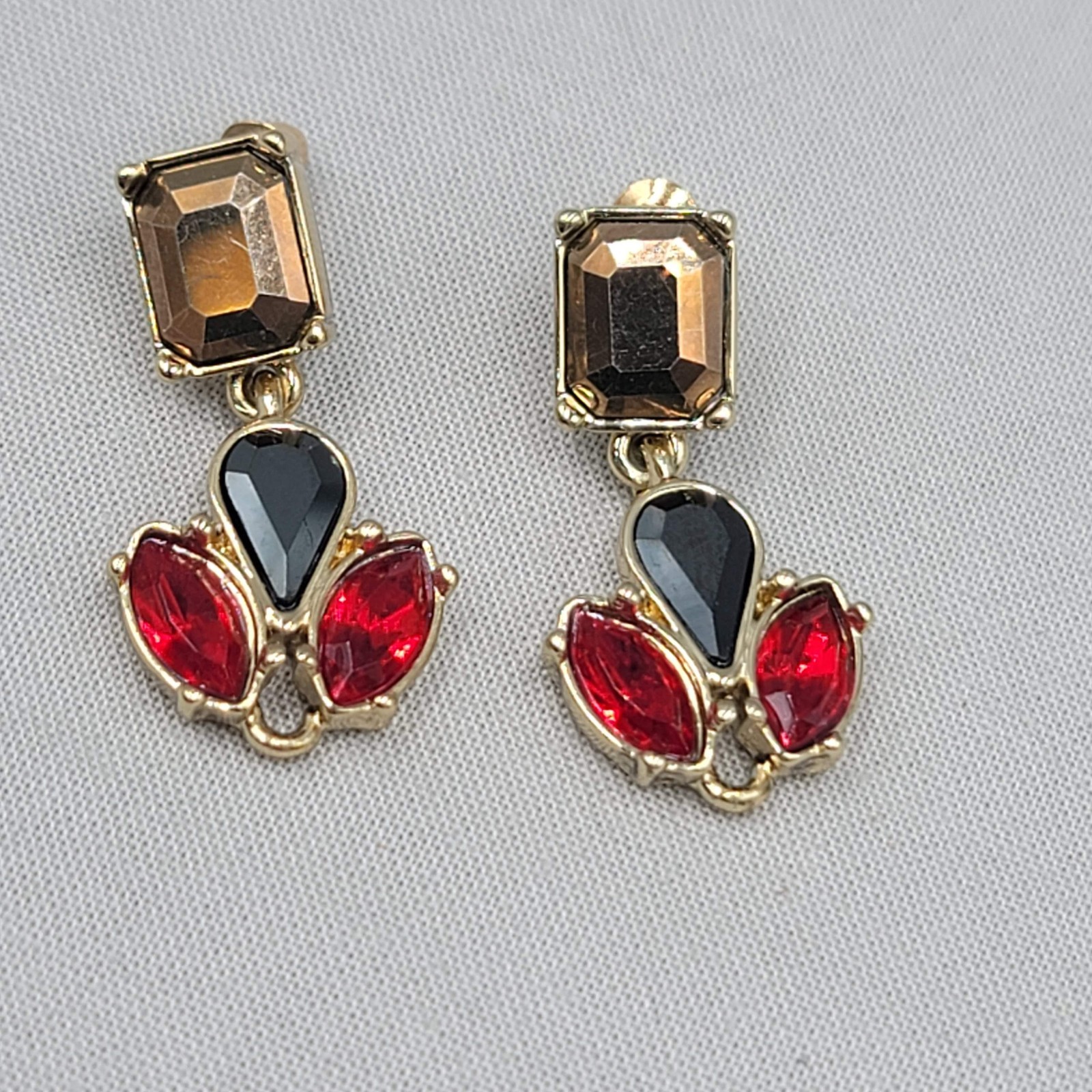 Multicolor Red Black Rhinestone Pierced Earrings Gold tone Dangle