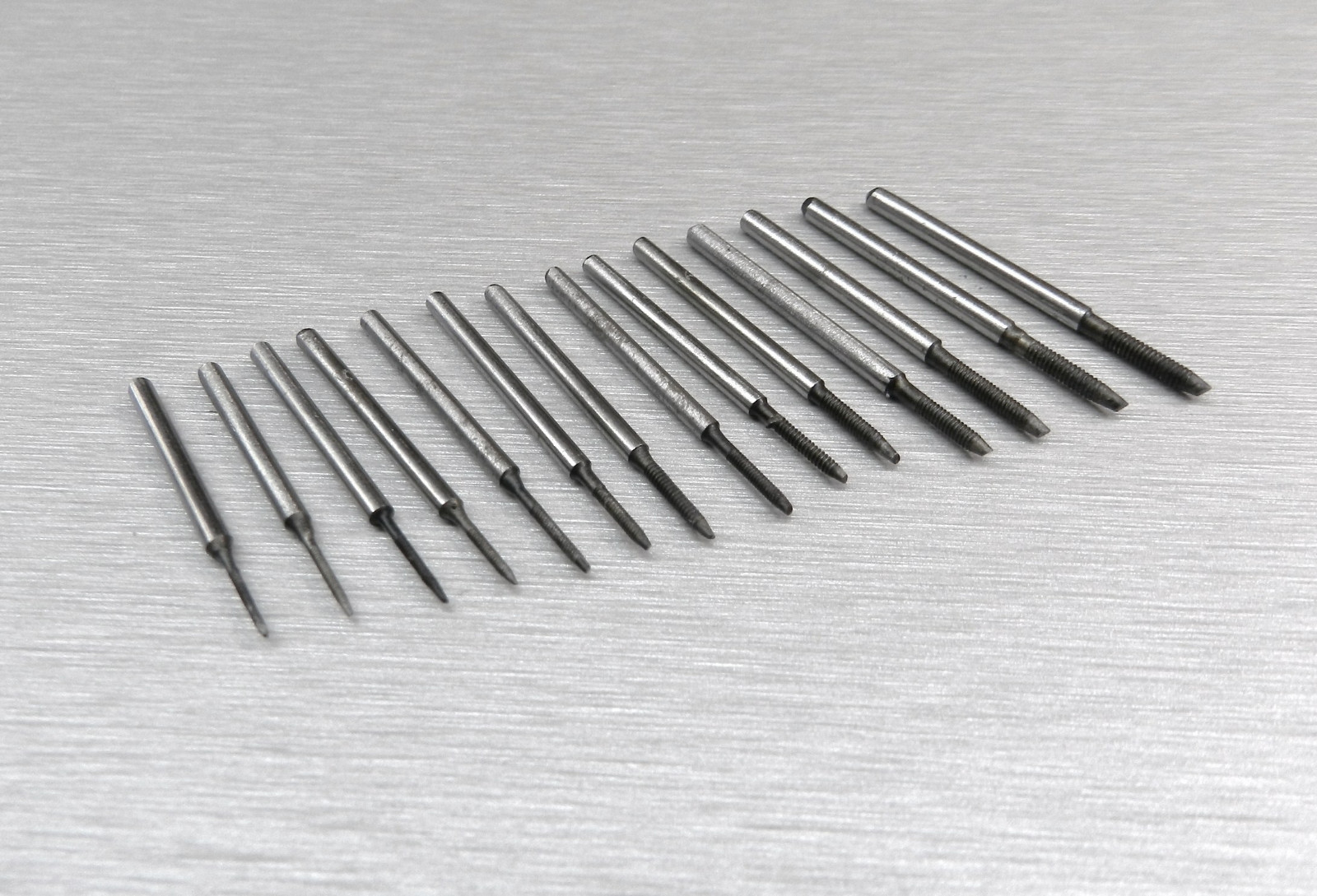 Mini Tap and Die Set 14 Taps & Screw Plate 0.7-2mm + Pin Vise Thread Making Set