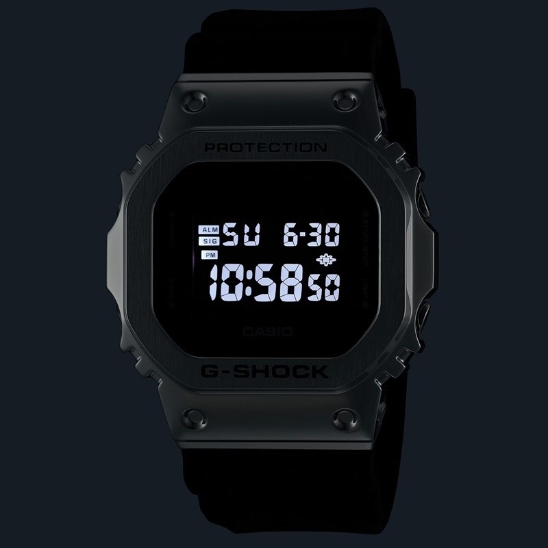 New CASIO G SHOCK GM 5600U 1JF Metal covered Silver Digital 20 ATM water resista