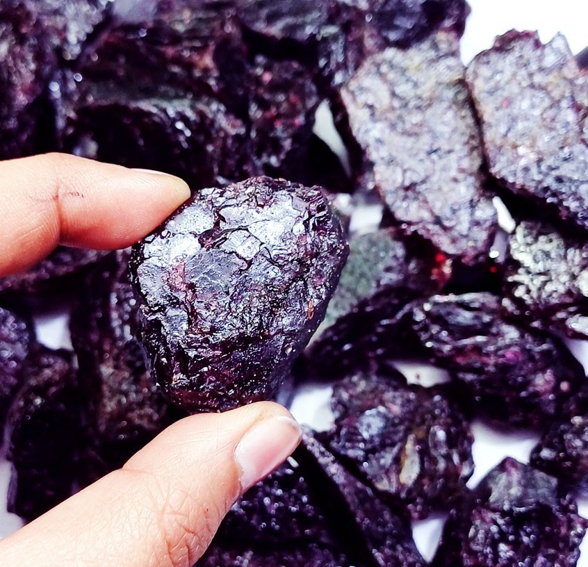 Natural Red Painite Earth Mined Rough 102.15+ Ct Certified Loose Gemstone