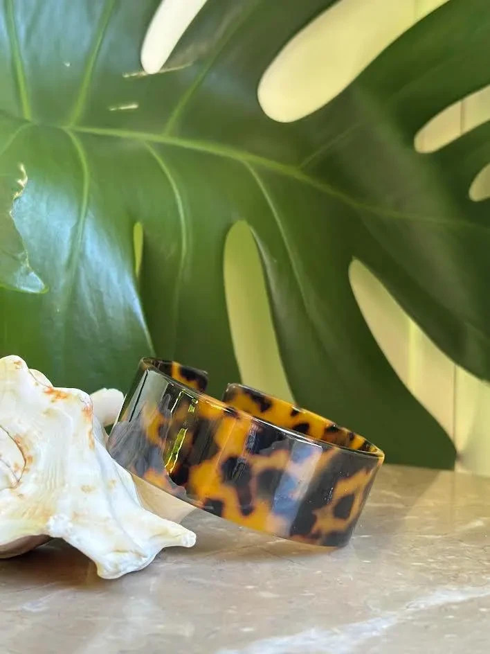 Hawaiian Design Jewelry Faux Carved Tortoise Shell Bangle Arm Cuff