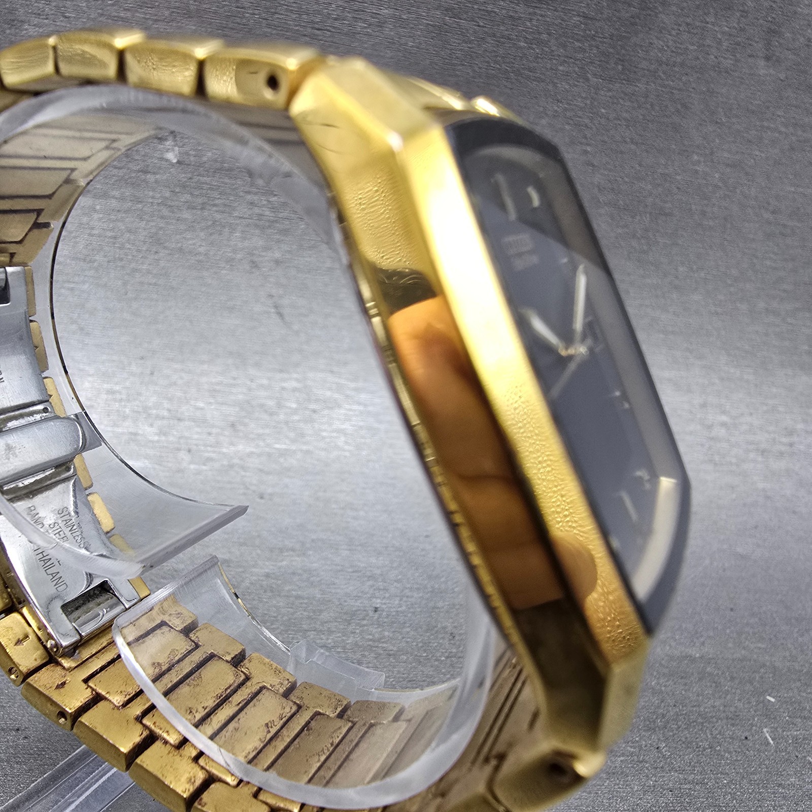 Citizen Eco-Drive Tank Watch Men 31mm Black Dial Gold Date E111-S049369 Runs Jkm