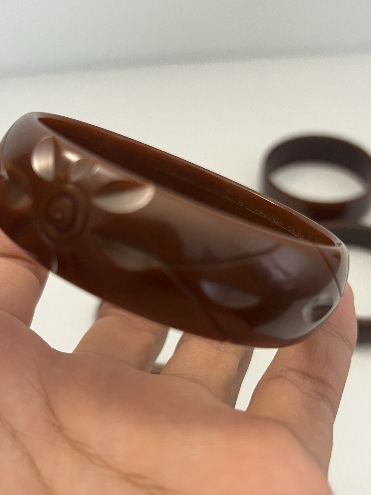 VTG Dark Brown Bakelite Bangle Bracelets – Lot of 4 – Diff Sizes – 1 Carved