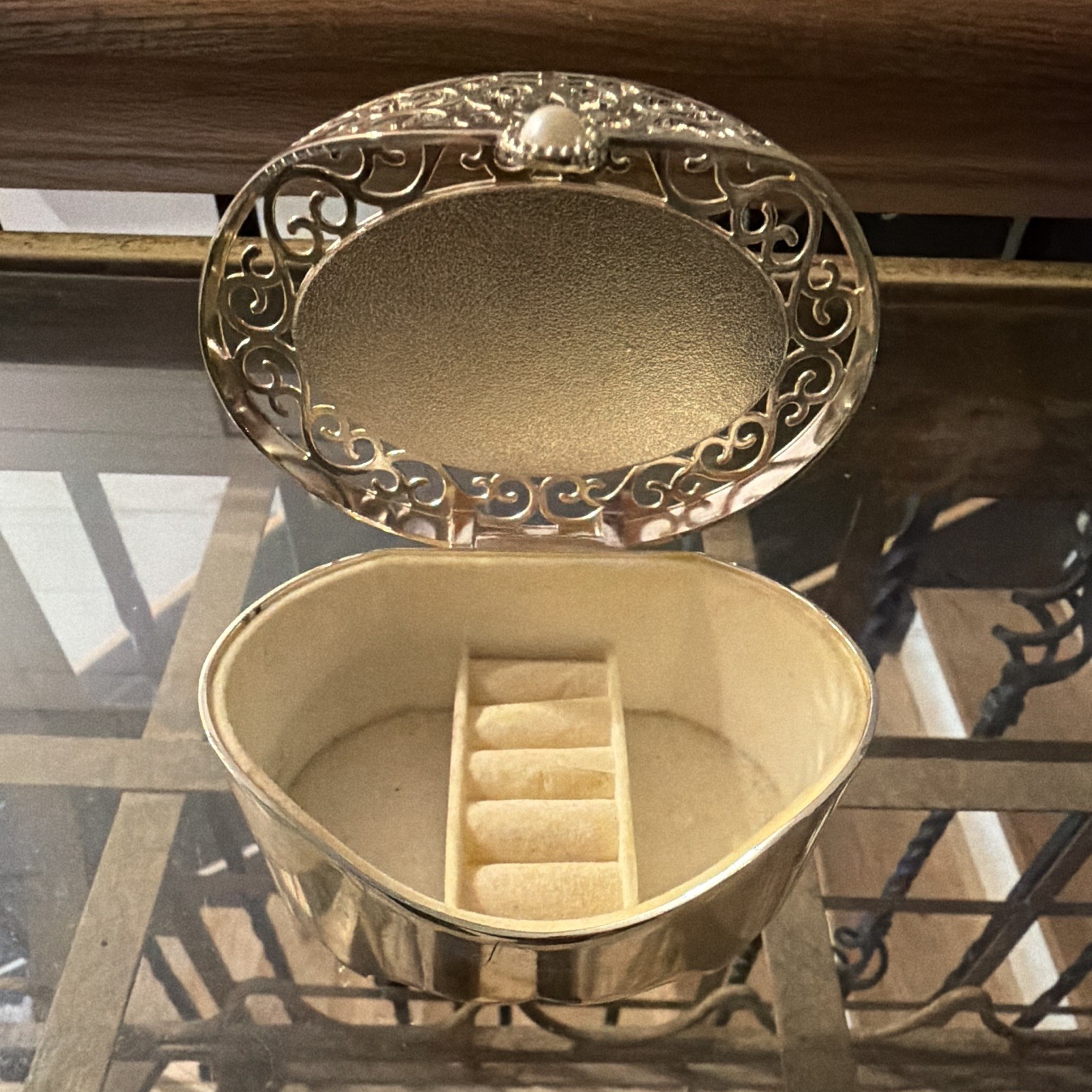 Silver Metal Oval Heart Filigree Jewelry Box, Velvet Lined, Holds 5 Rings