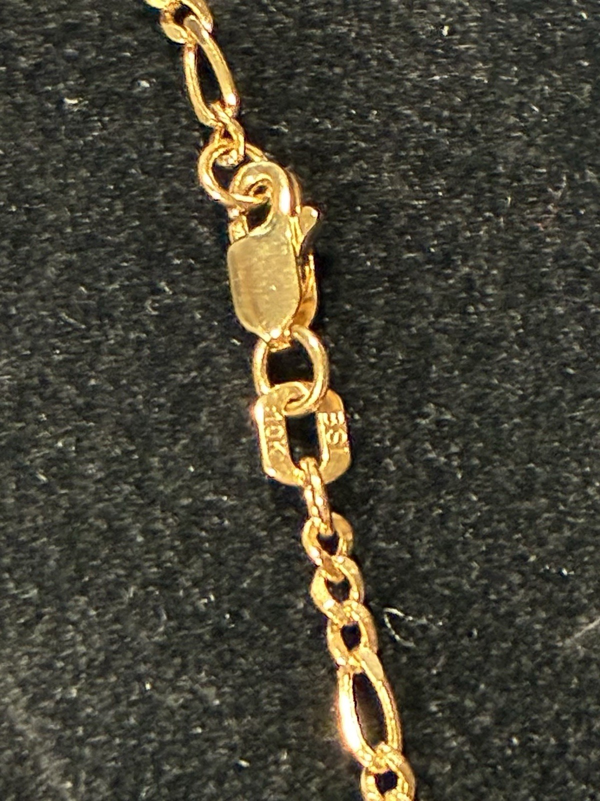 Figaro Link Bracelet 7.5in Solid 10kt Yellow Gold Lobster Clasp 2.1mm Brand New