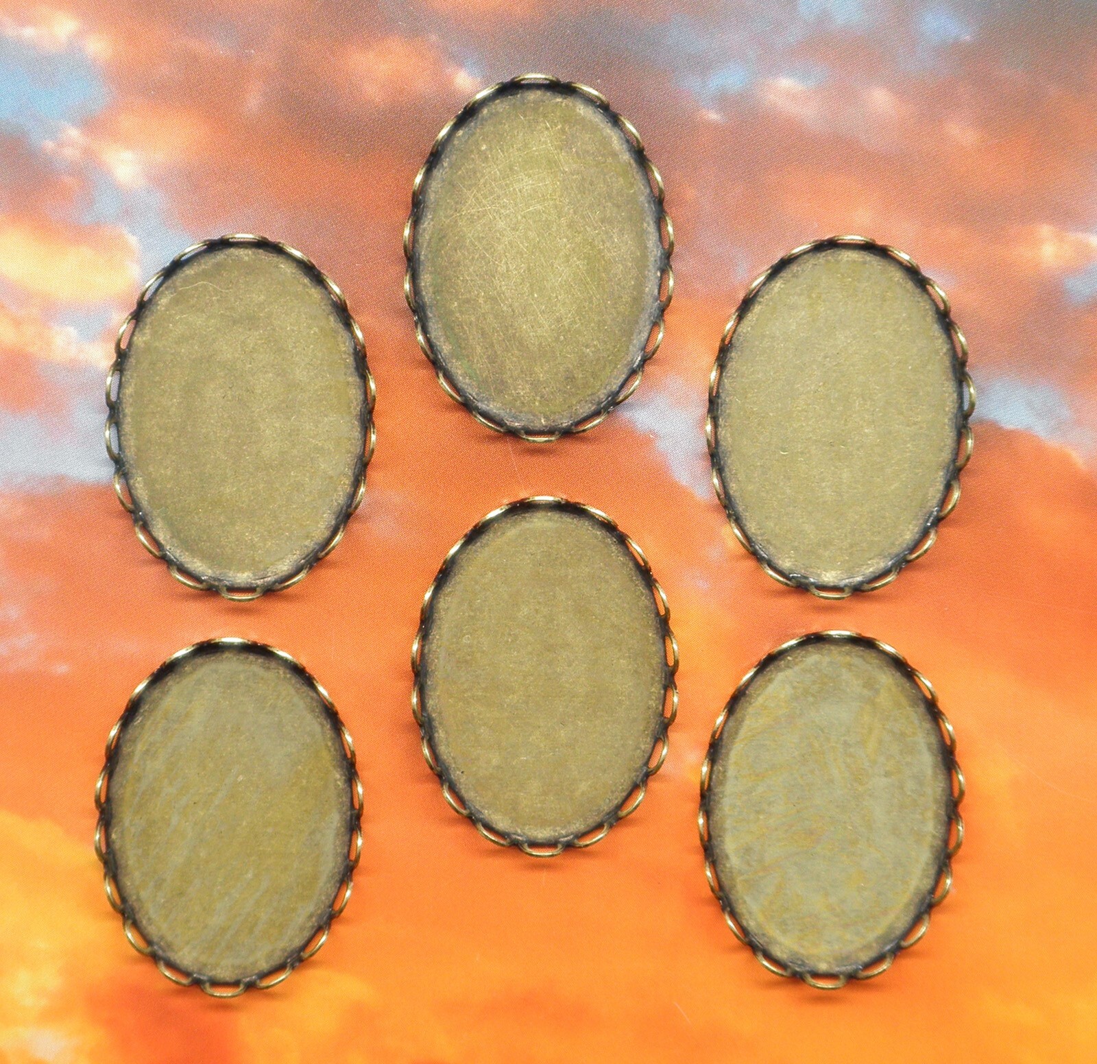 #1151 ANTIQUED GOLD 25X18MM LACE EDGE BORDER BEZEL – 6 Pcs