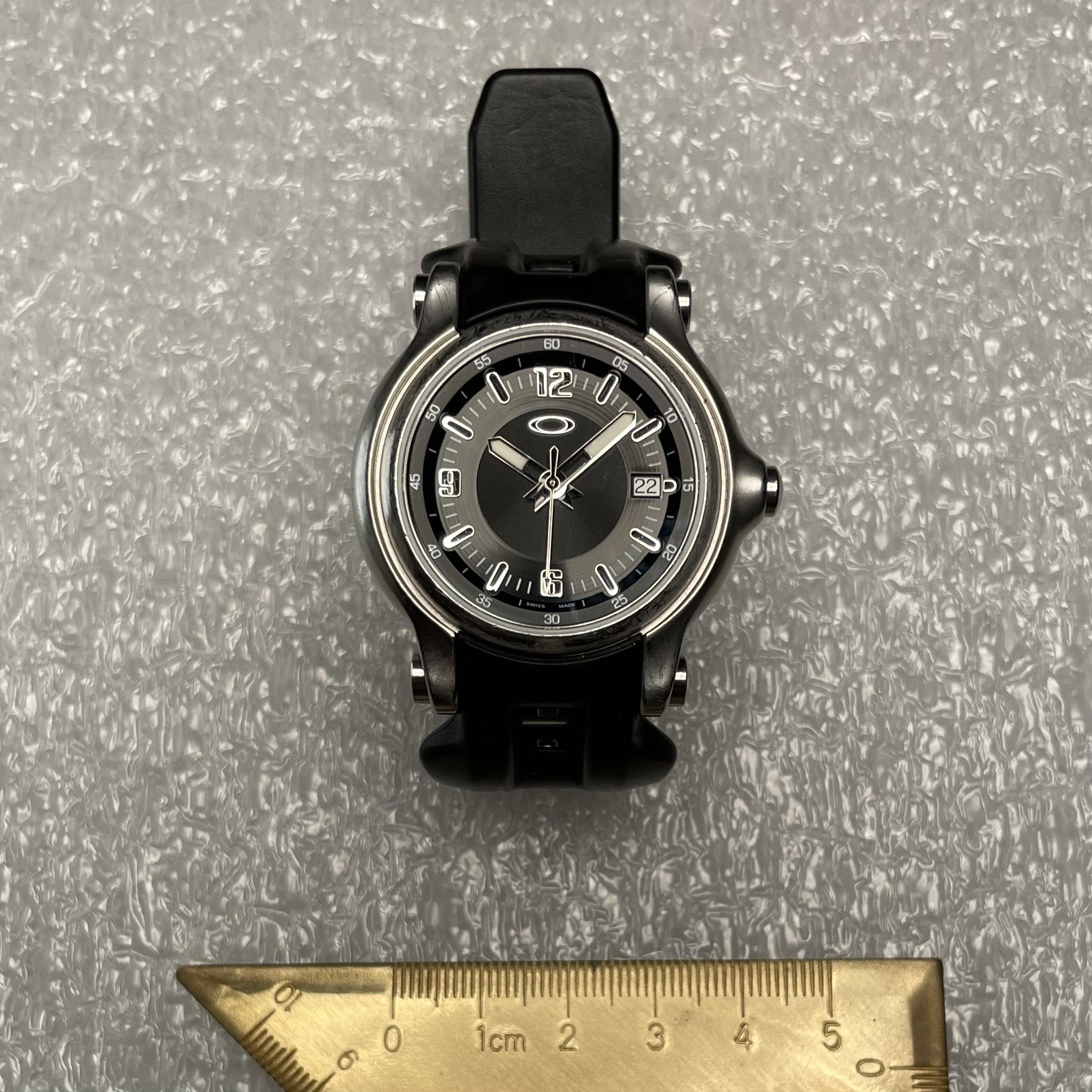 OAKLEY HOLESHOT 3 HAND WATCH. Swiss Made. +Batteries. Check description.