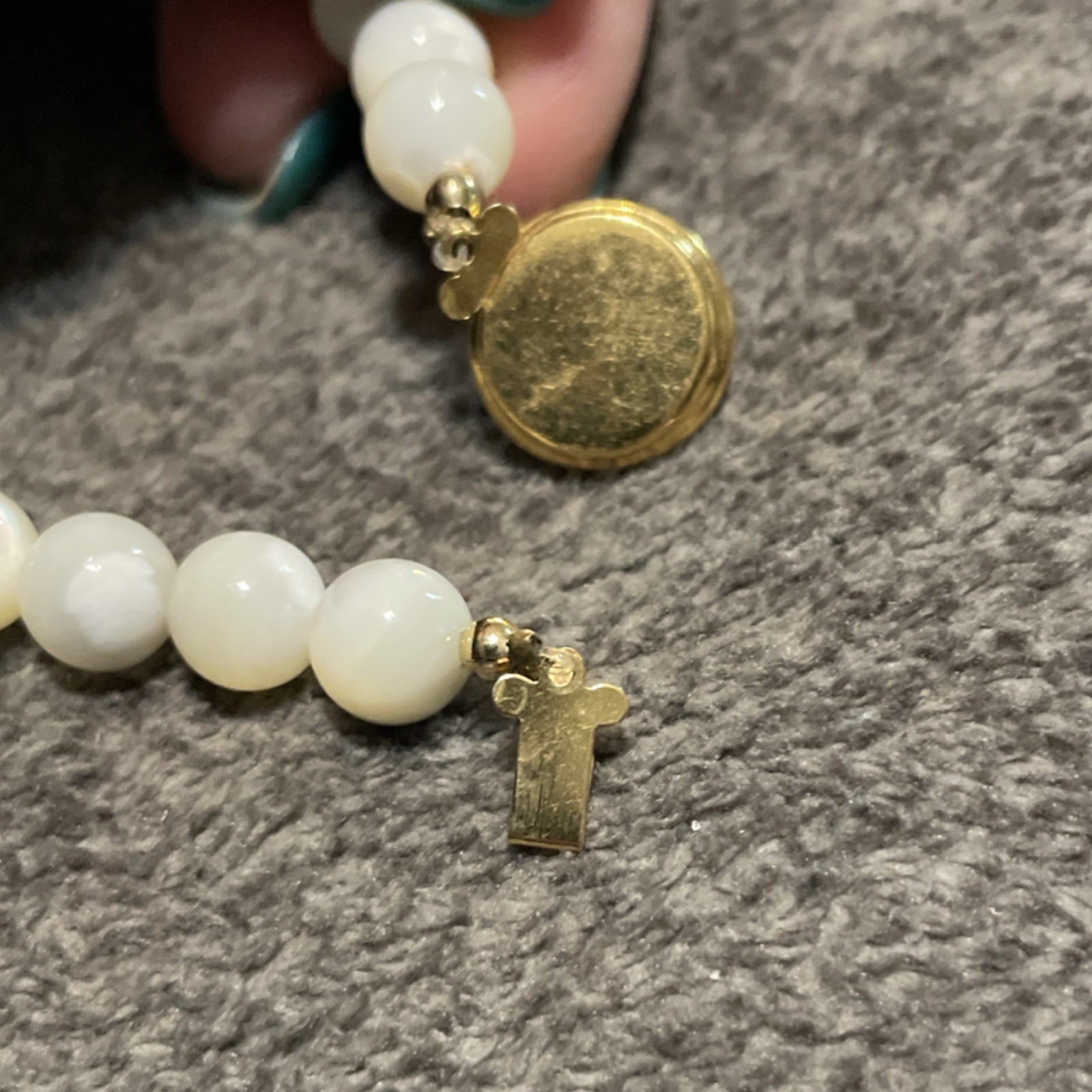 Beaded Pearl & Black Onyx Necklace Push Lock Closure Gold Tone Round White Beads