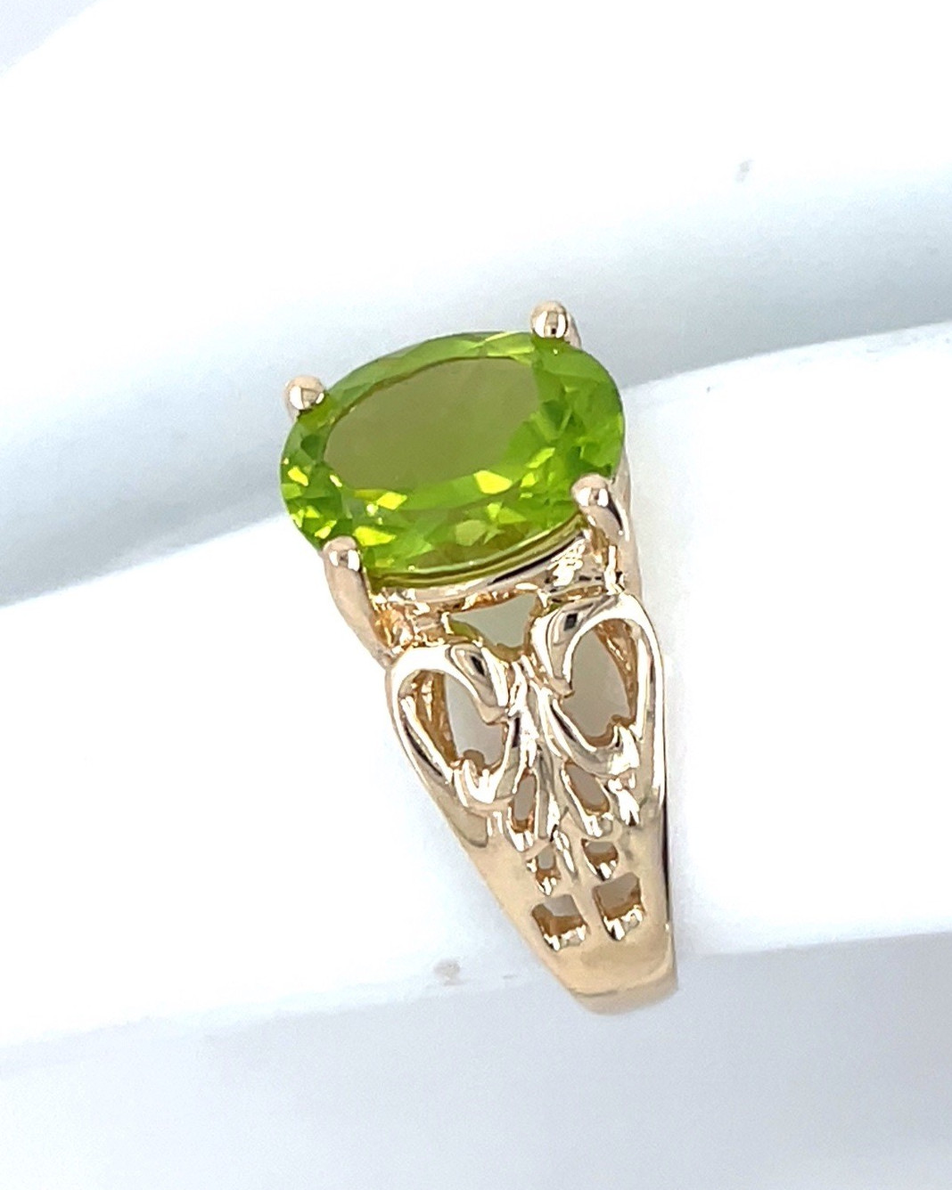 10k Yellow Gold 1.9 Ct Oval Peridot Filigree Ring Size 5 1/4 – 2.4 Grams