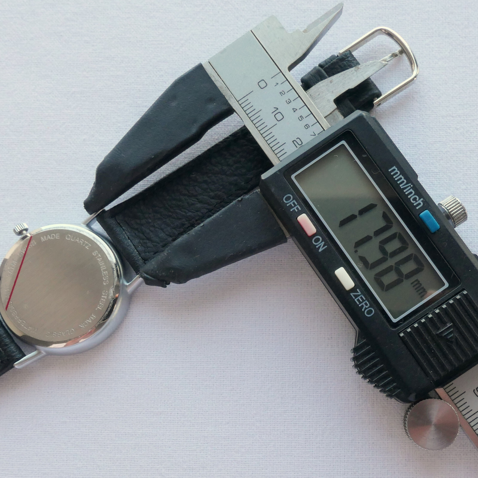 Mercedes Benz Vintage Classic Car Accessory Sport Basic Design Swiss Made Watch