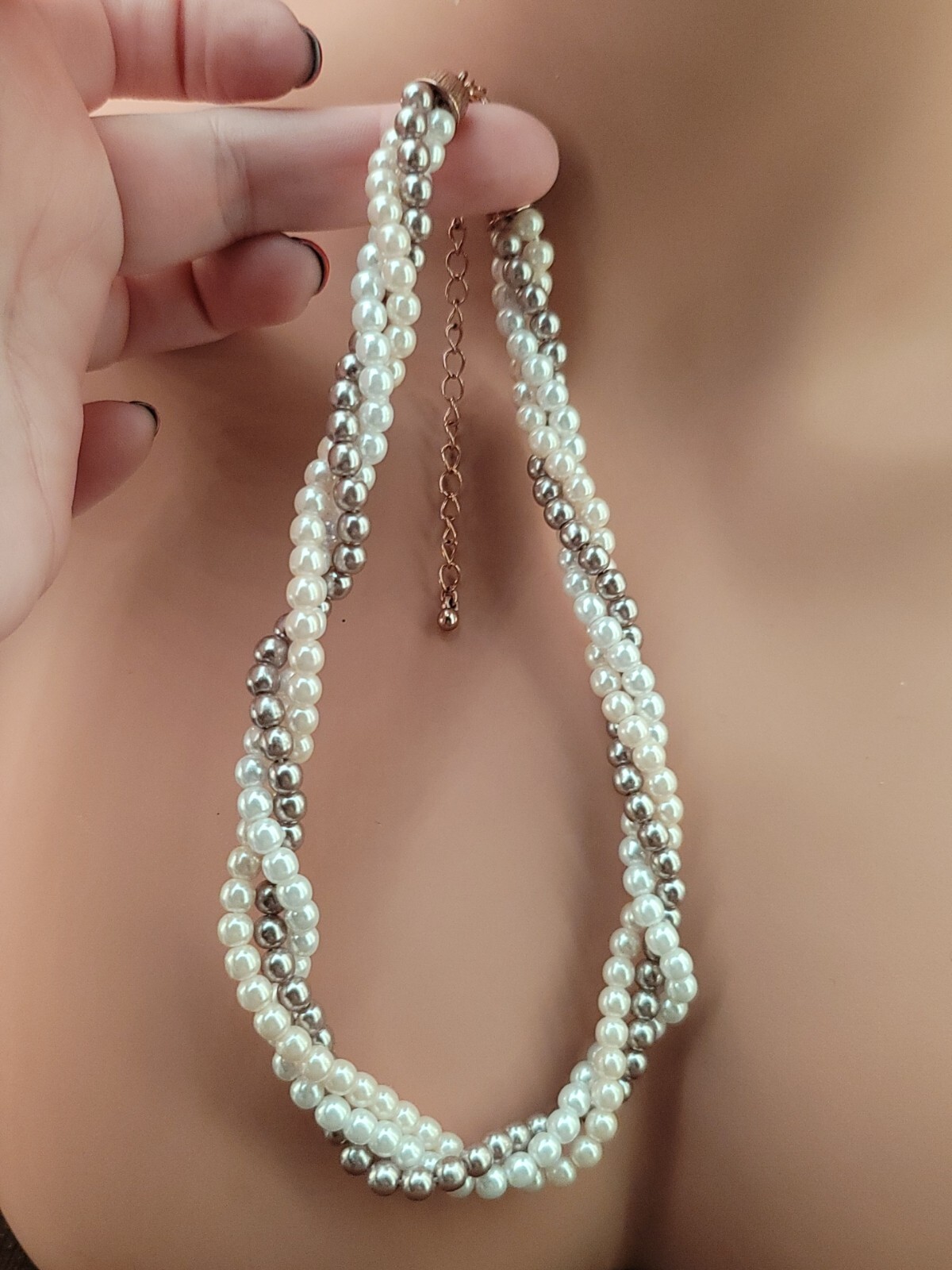Retro Twisted Faux Pearl Bead Choker Necklace White Cream Beige Vintage AVON HS