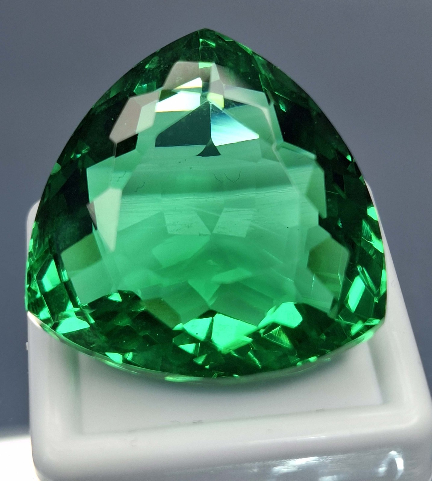 Natural Topaz Trillion Cut Green Color 59-61 Ct Certified Loose Gemstone RK1113