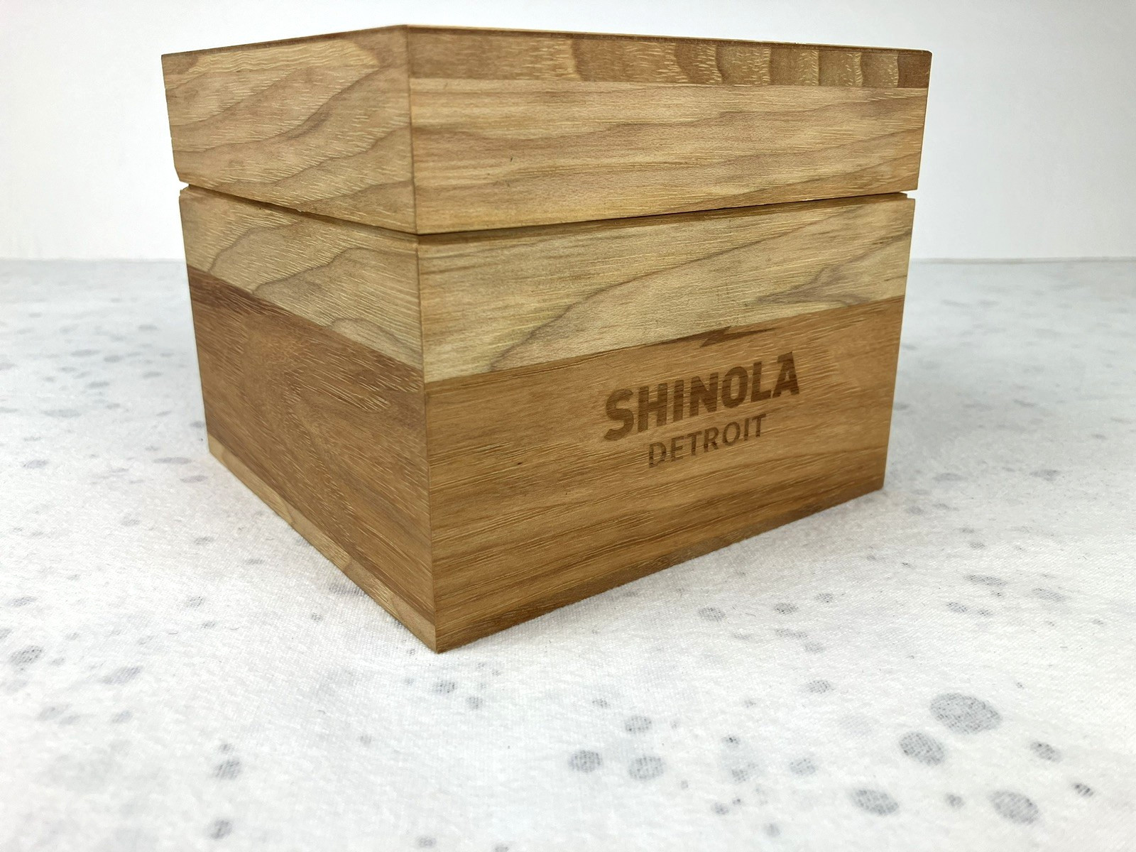 SHINOLA DETROIT Wooden Watch Case Empty Box Magnetic Closure Wood 0420 – 1505
