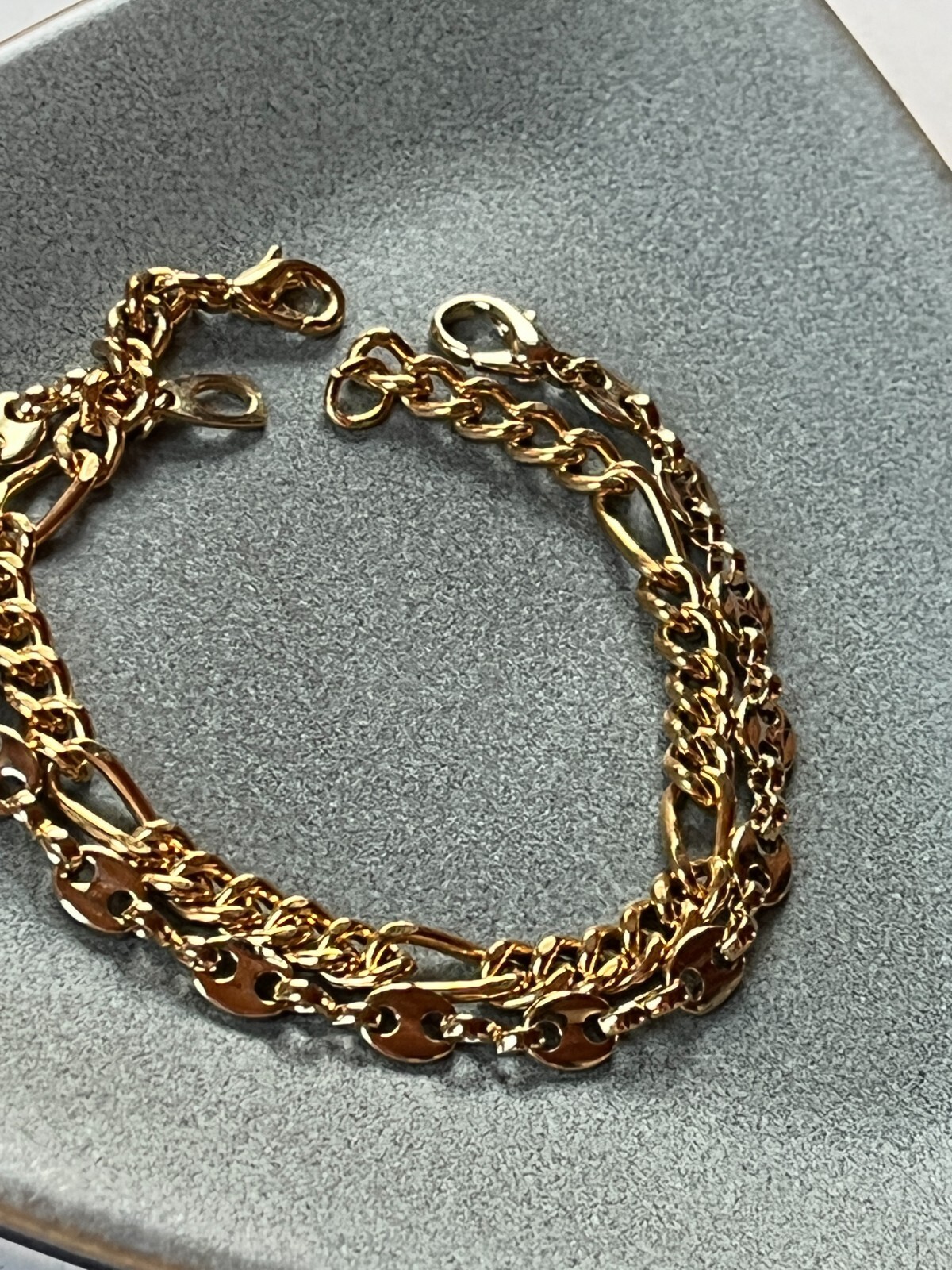 Lot of Fiagaro Chain & Flate Oval Goldtone Link Bracelet – 7 inches long x less