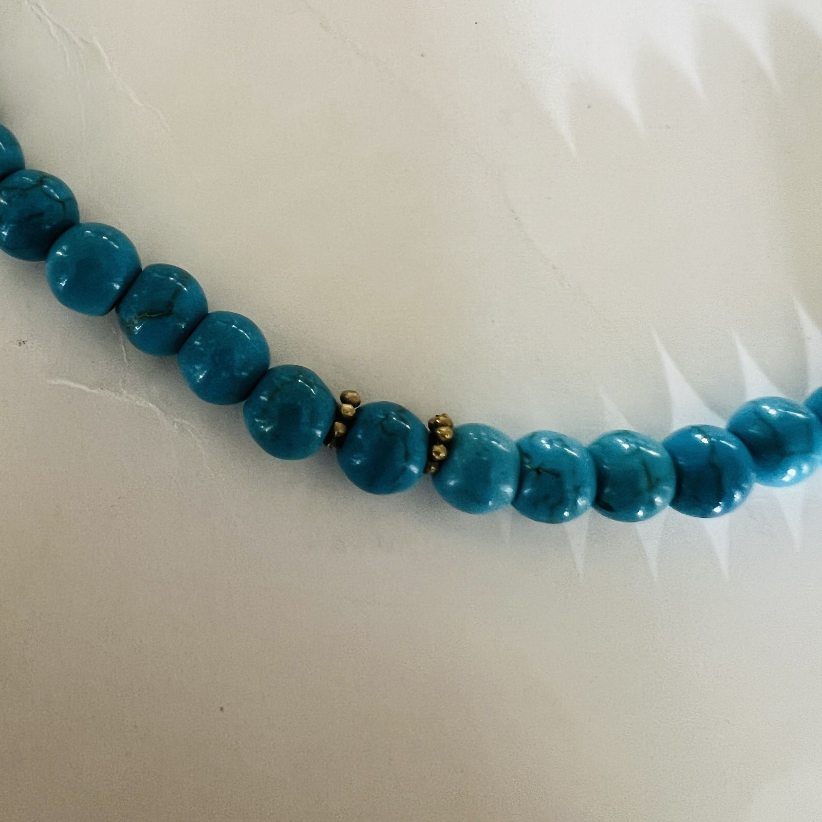 Faux turquoise round beaded choker neckalce adjustable gold tone clasp 16″