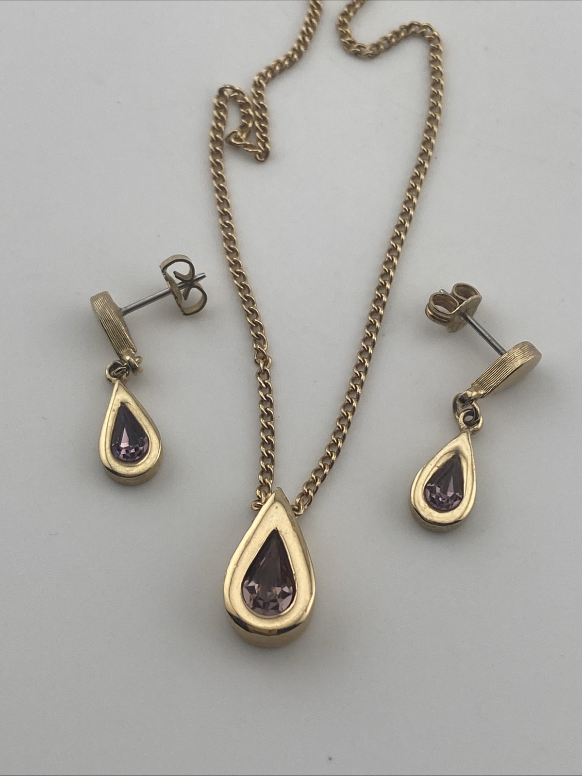 Vtg Avon Faux Amethyst Teardrop Goldtone Necklace & Pierced Earrings