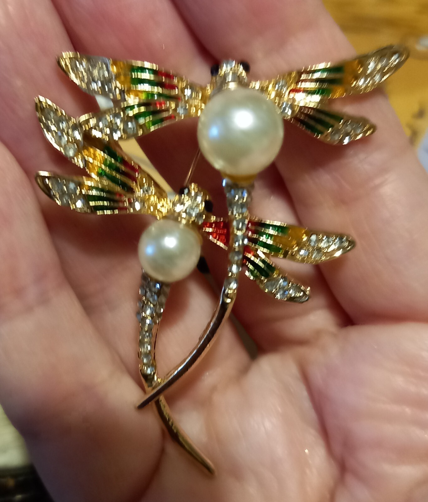 VINTAGE STYLE FAUX PEARL DOUBLE DRAGONFLY BROOCH VERY PRETTY