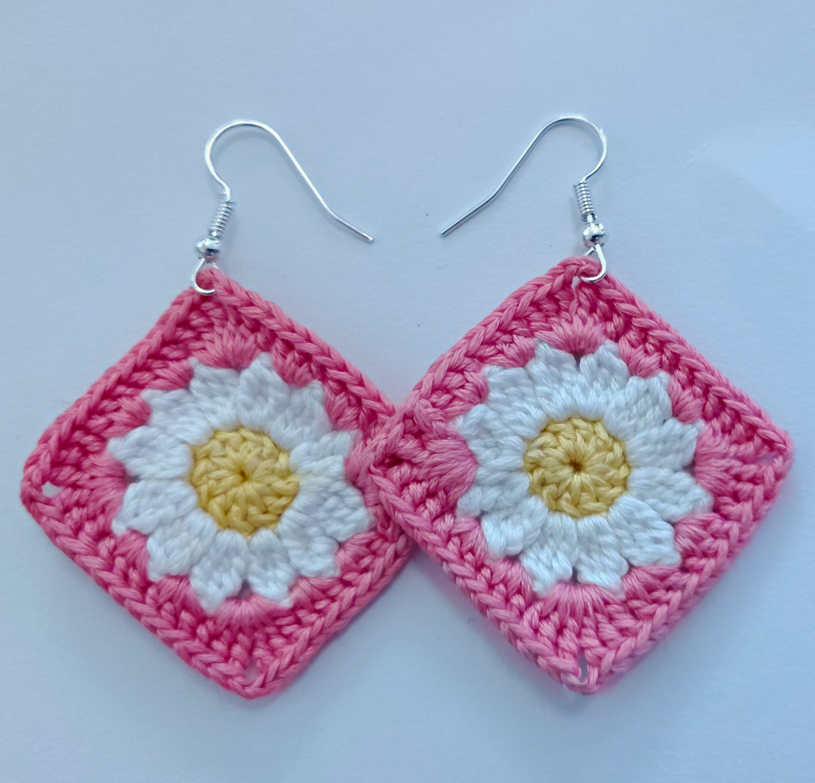 Crochet Daisy Earrings (Dark Pink)