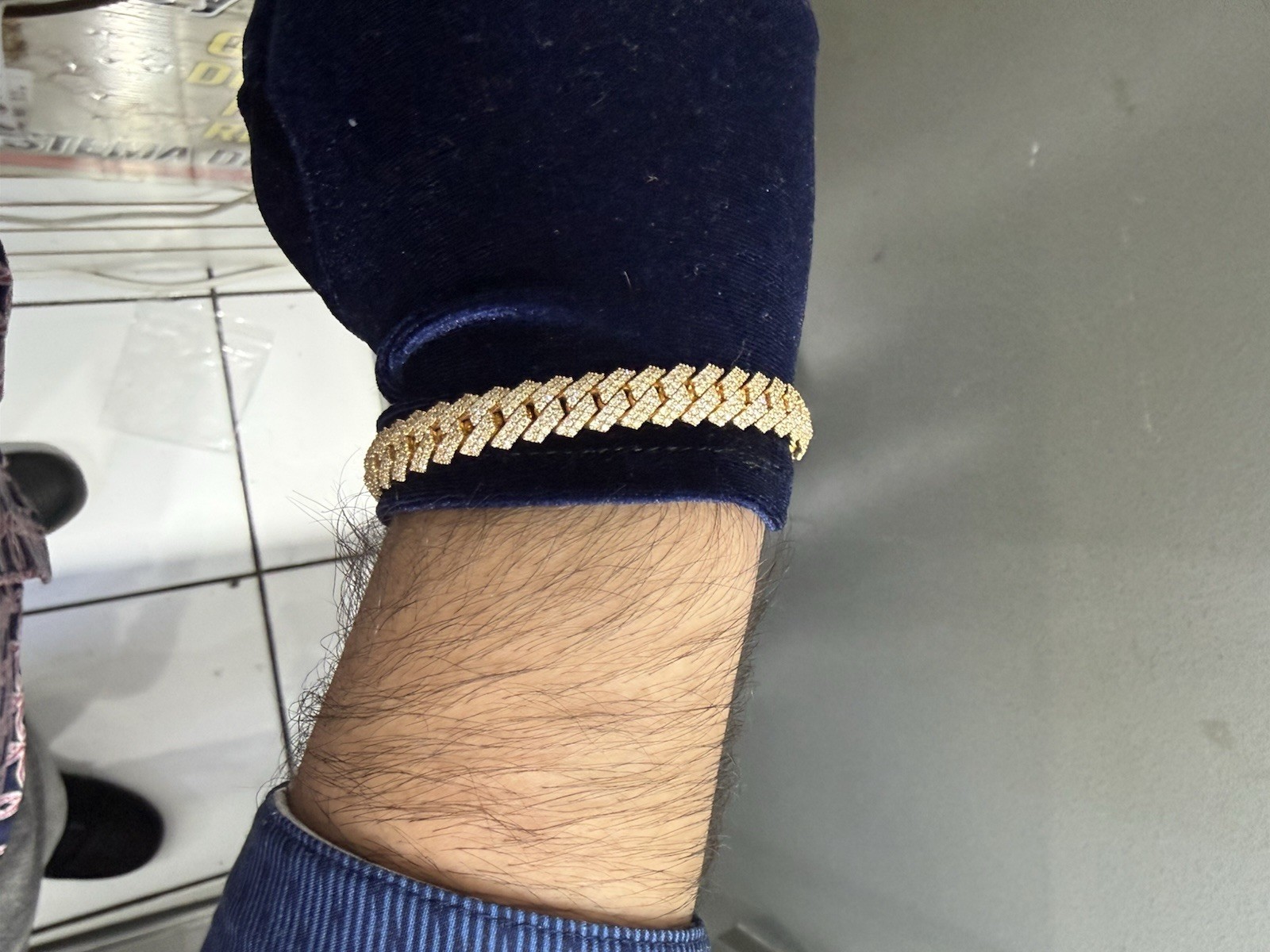 10kt Men’s Cuban Link Bracelet with natural diamonds, Box Clasp Closure