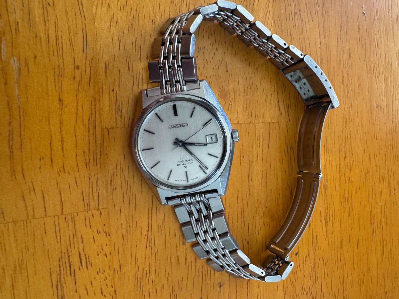 VINTAGE SEIKO LORD MATIC 5605-7020 – CREAM BRUSHED DIAL – BEADS OF RICE BAND