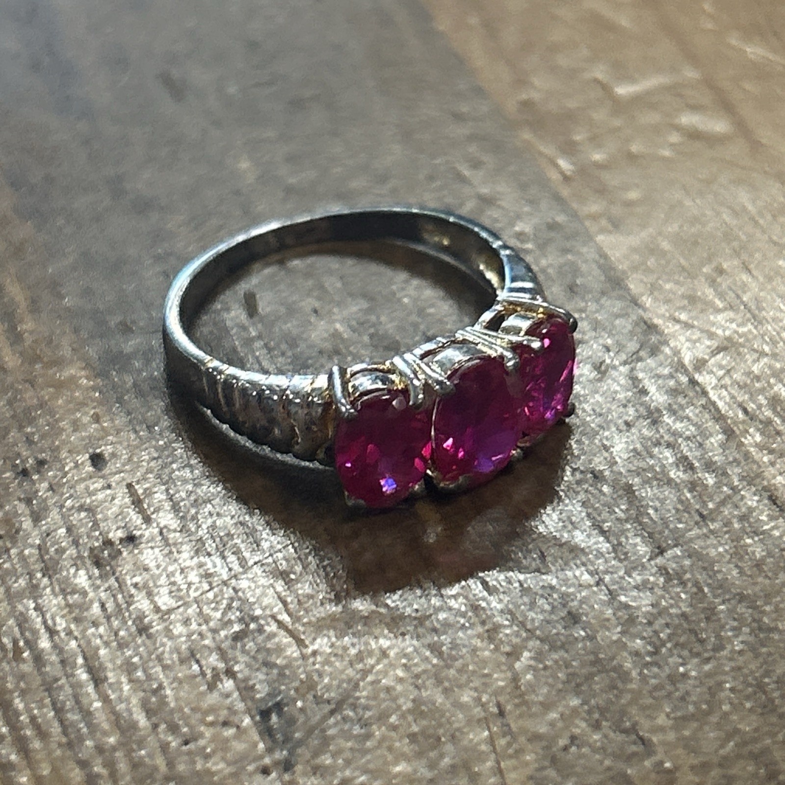 Sterling Silver 3 Magenta Stones Ring Sz 8.25 2.91 Grams