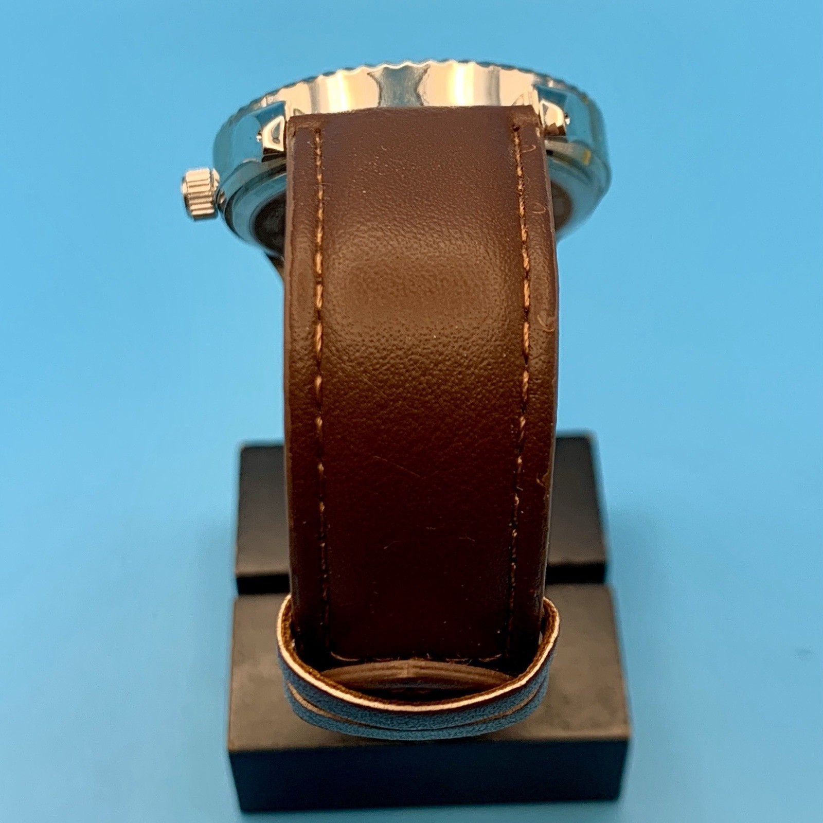 TAHARI By ACCUTIME Men’s Quartz Wristwatch Fluted Bezel Working New Battery