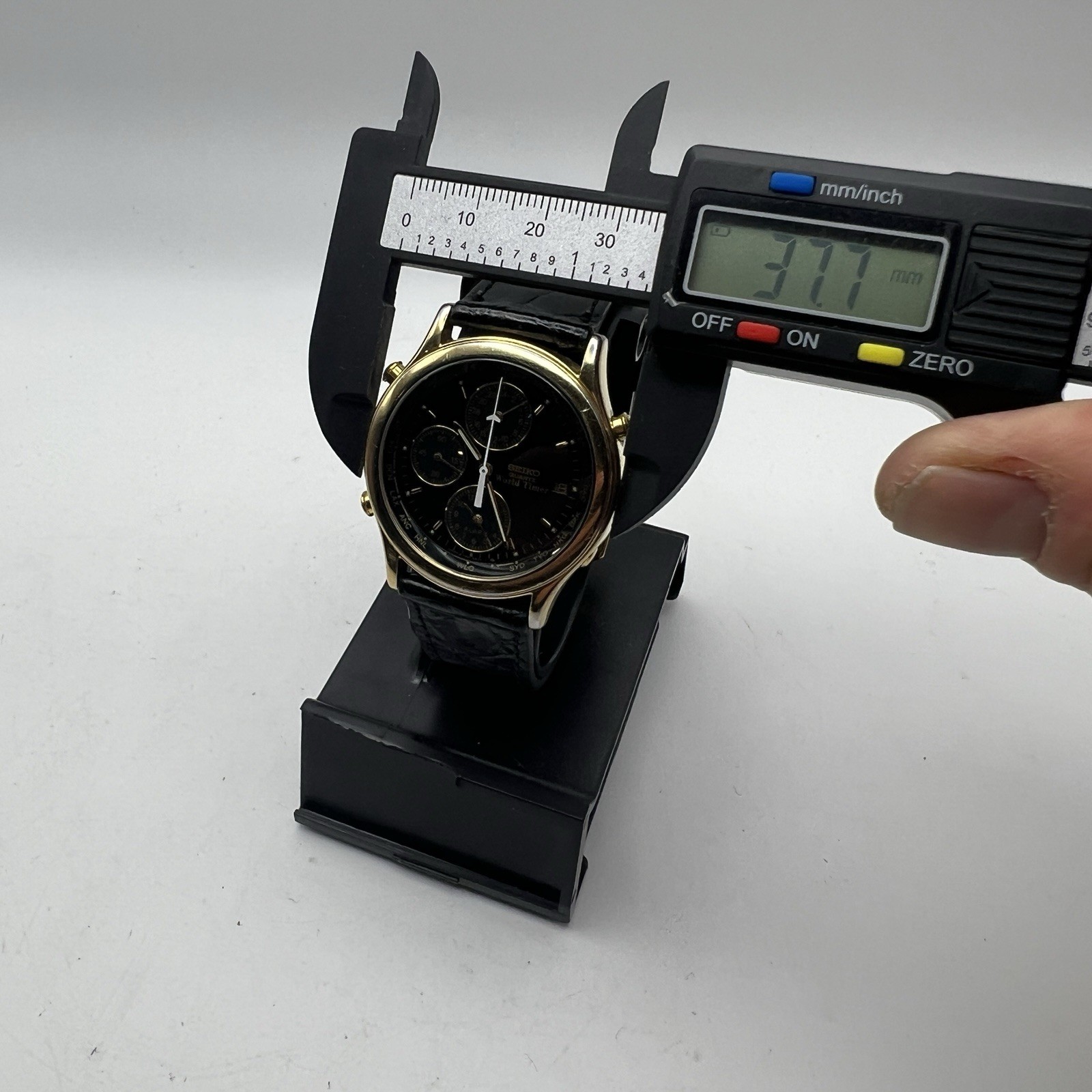 Vintage Seiko 5T52-6A39 World Timer Chronograph Black & Gold Quartz WORKS