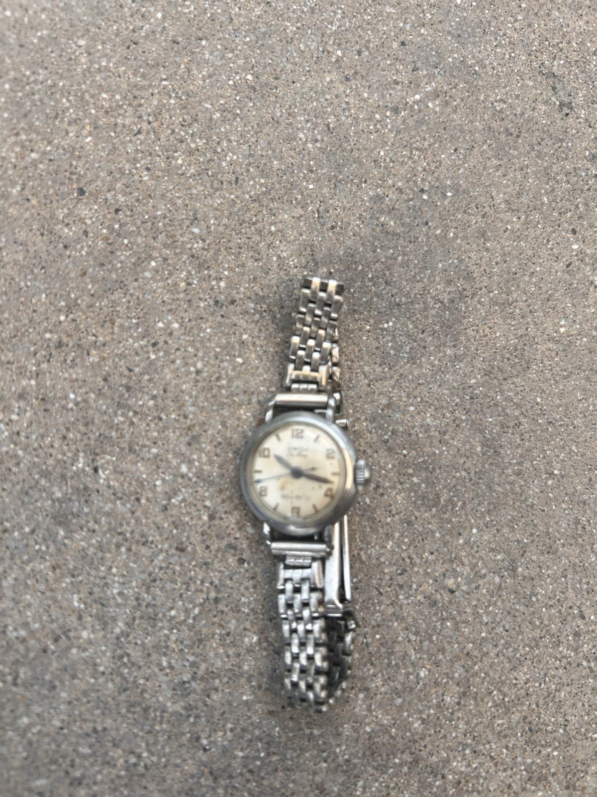Vintage JUVENIA Ladies’ Hand-Wound Watch Working Condition Engraved By Kreisler