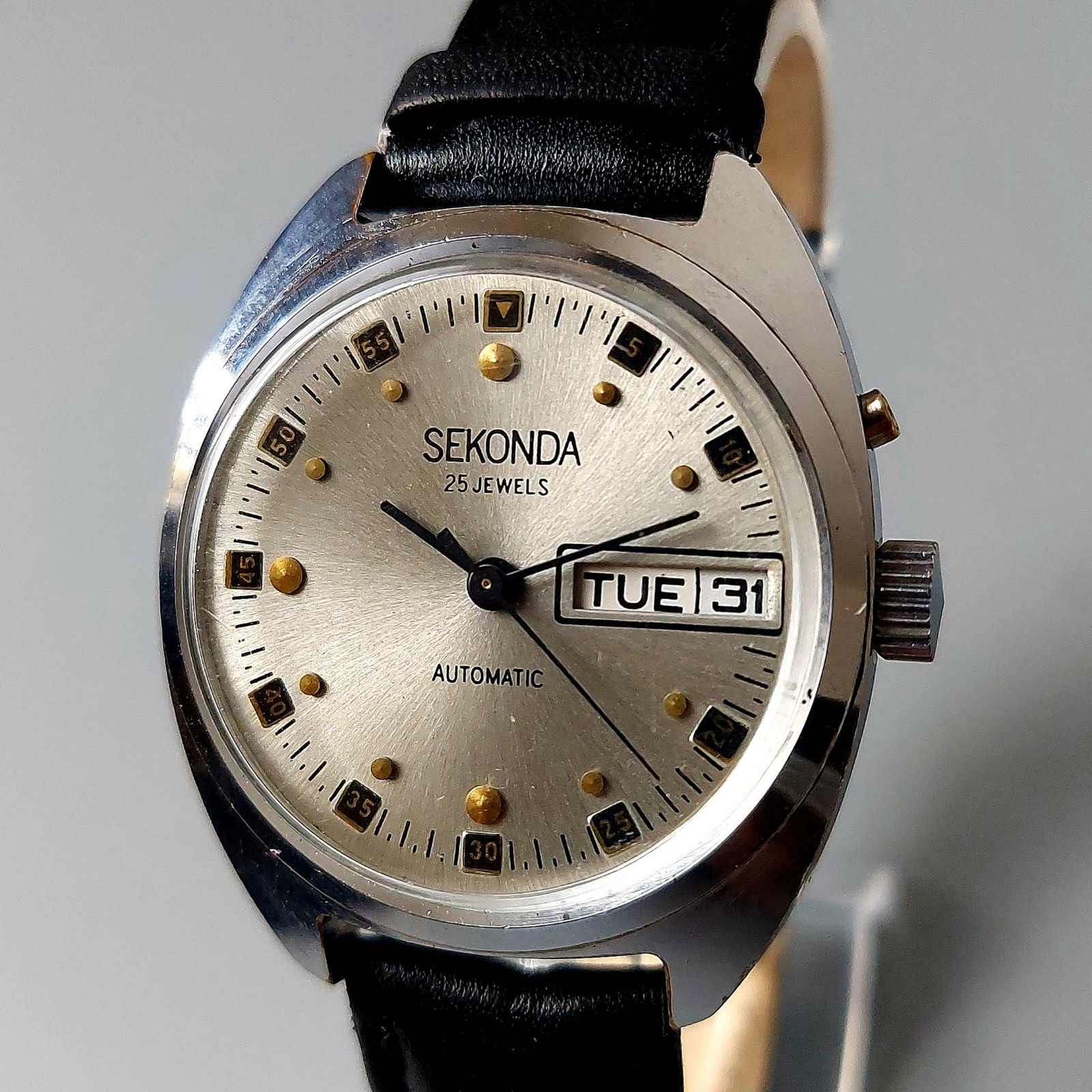 Vintage Men’s Watch Sekonda Automatic Soviet Wristwatch 25 Jewels Serviced