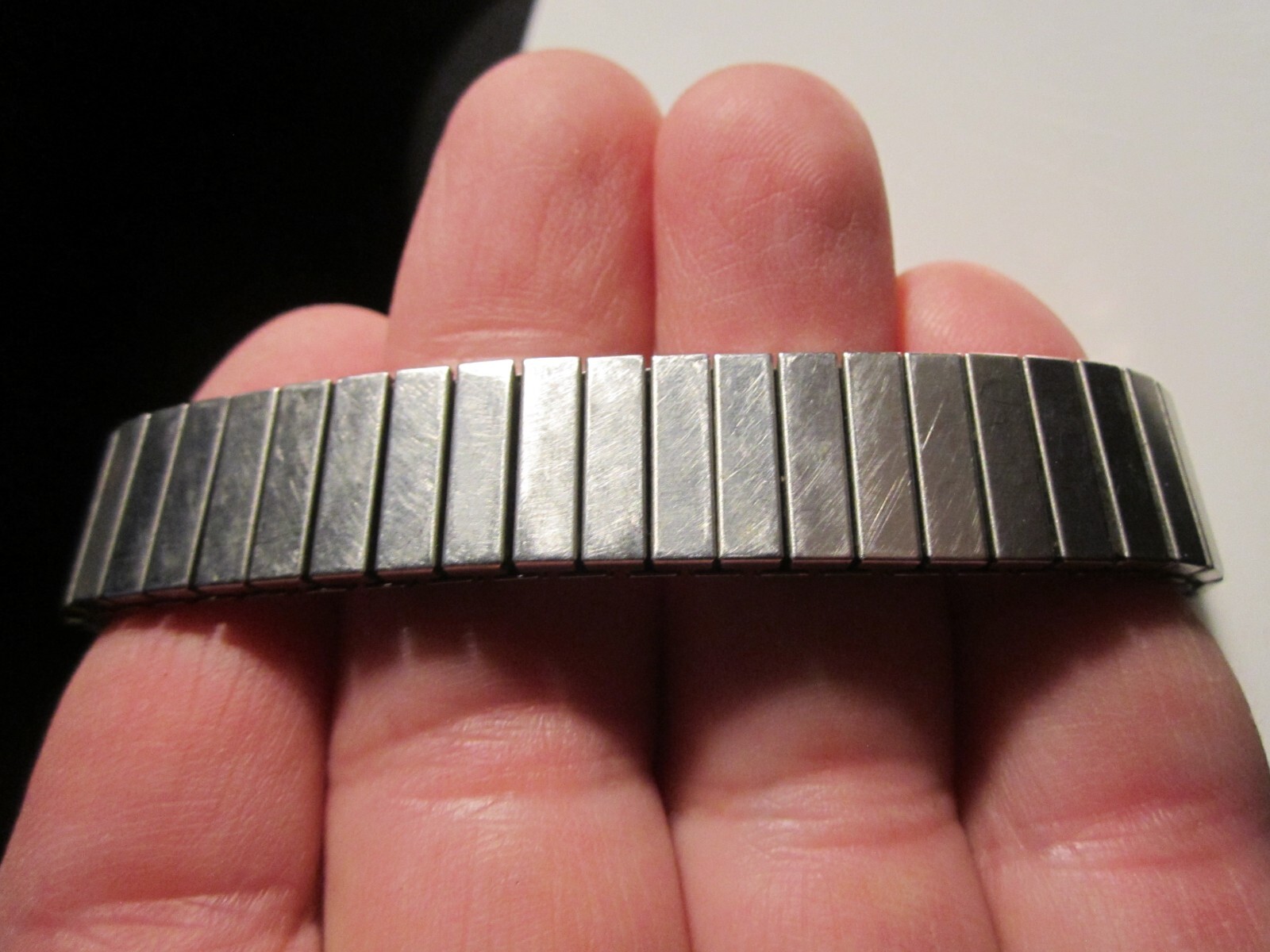 VINTAGE REMINGTON ELECTRA 23 JEWELS WATCH RED DIAL – NOT WORKING – BBA25B