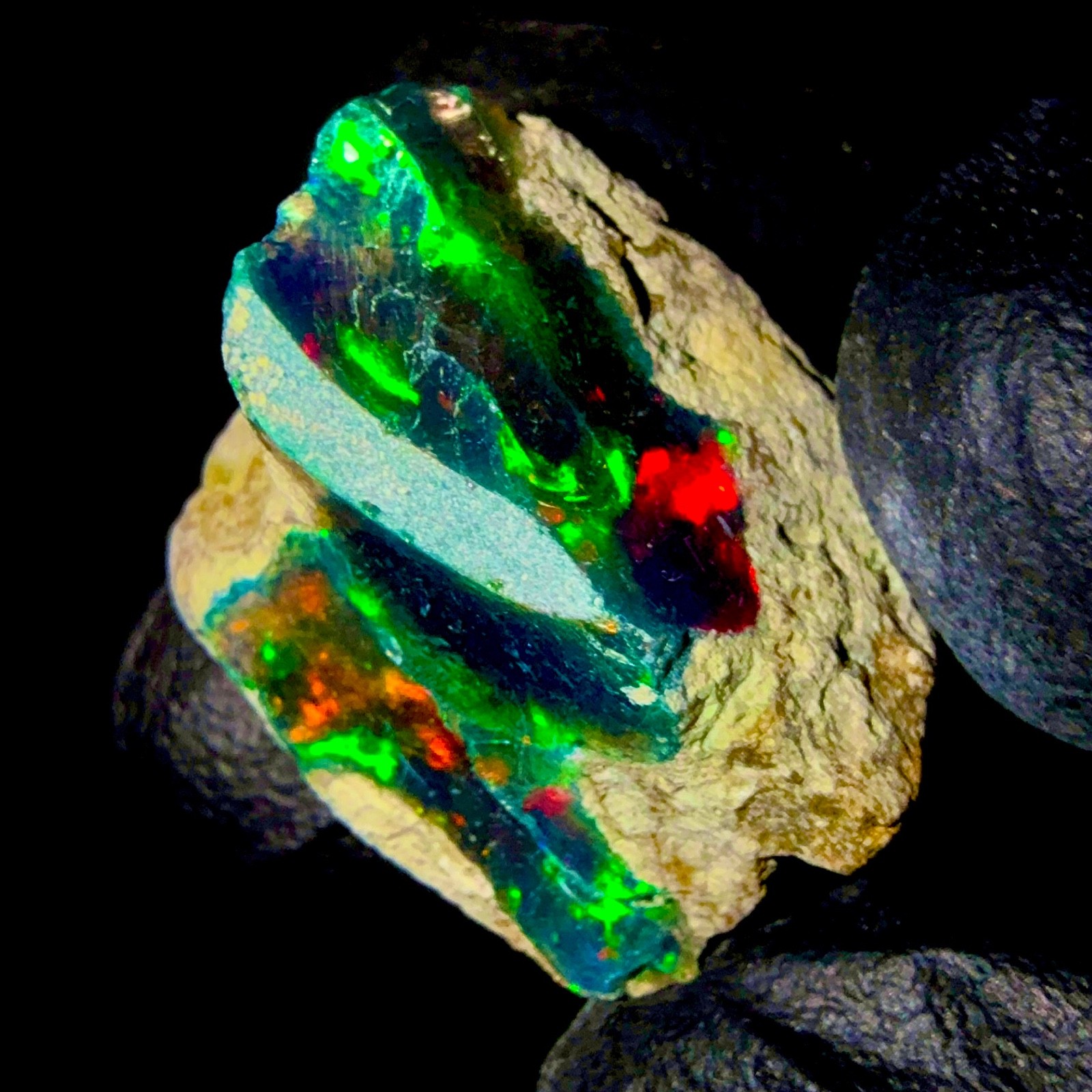 Natural Black Fire Opal rough, Ethiopian opal gemstone, Dry opal 18.8Ct 18×15 mm