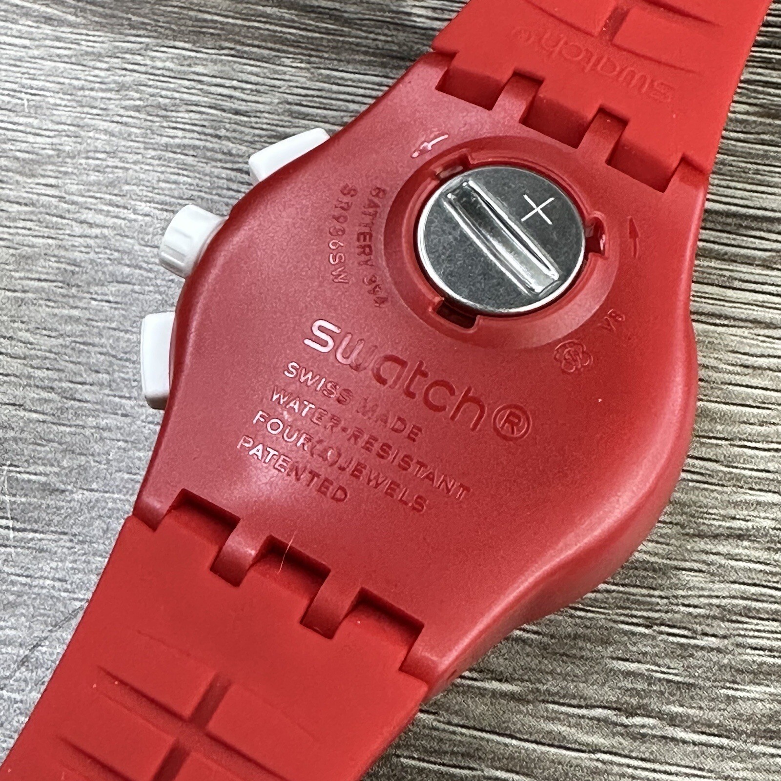 NEW✅ Swatch SPREMUTA Men Red And White Silicone Chronograph Watch 42mm SUSR403