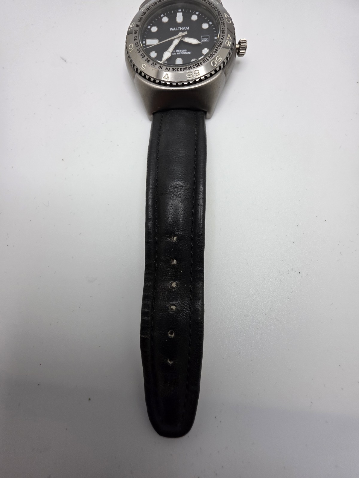 Waltham XB 207 Men’s Quartz Wristwatch Black Dial Date Diver Bezel 50m Leather