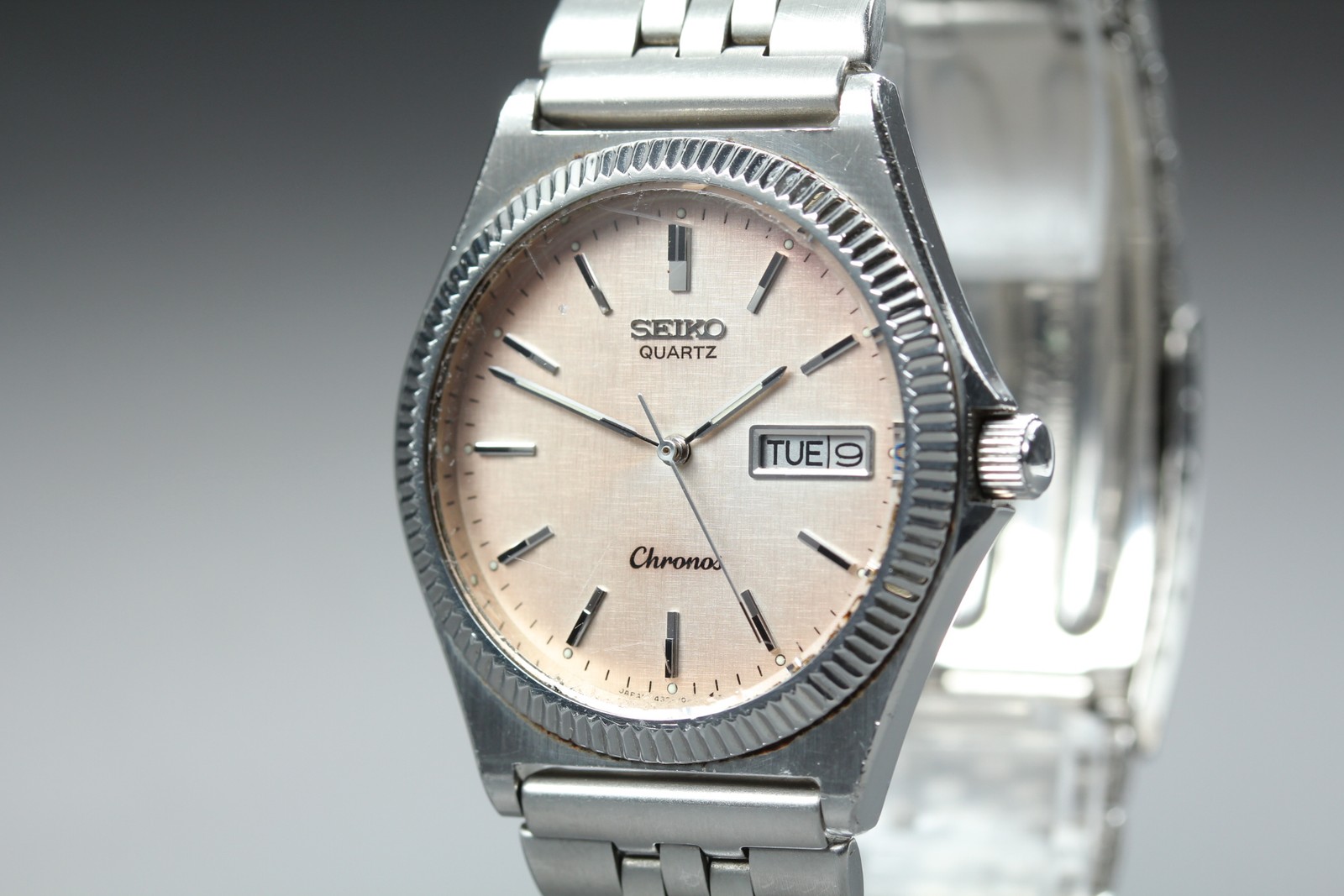 Vintage 1985 ” Kanji ” Seiko Chronos 7433-7010 Day Date Quartz Watch From JAPAN