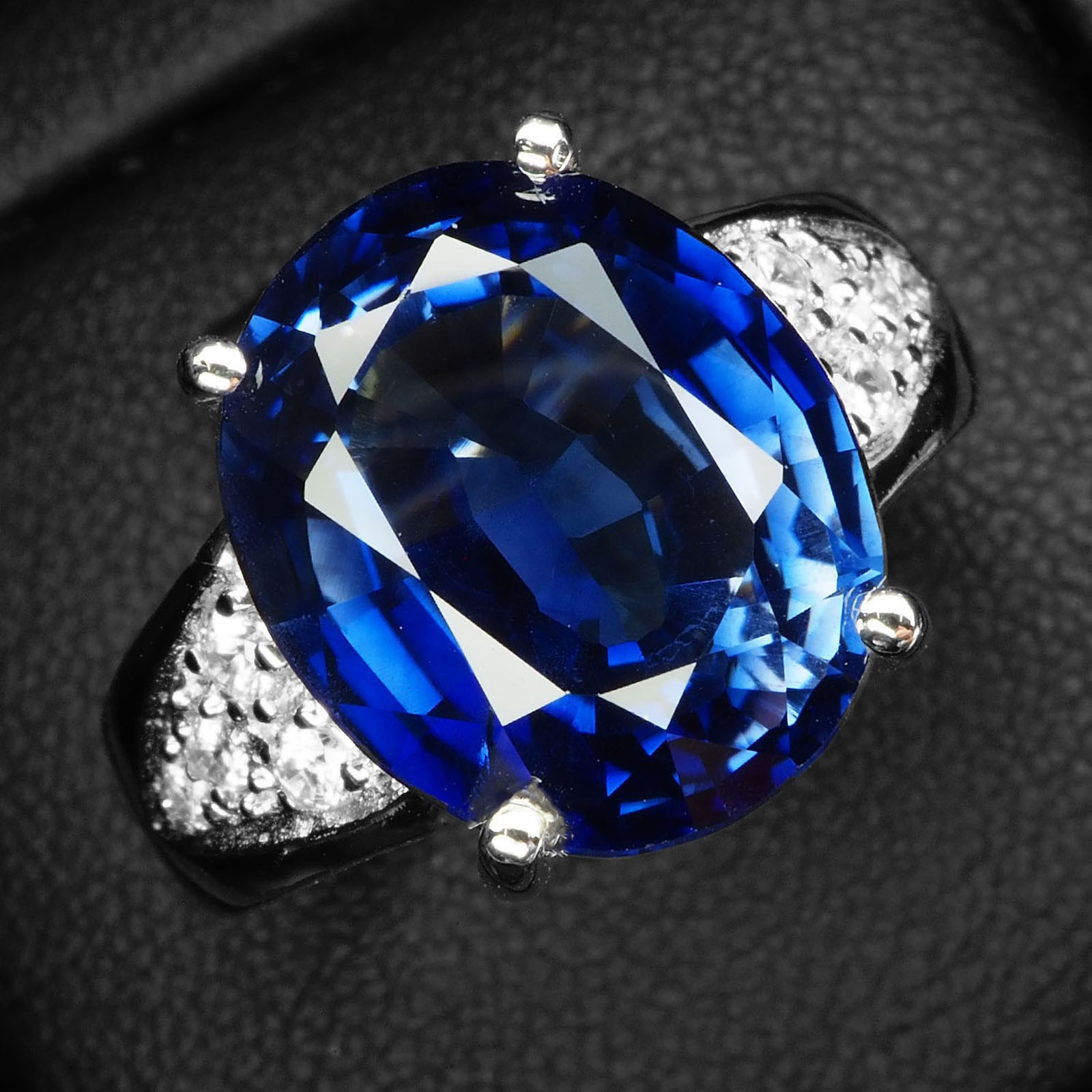 Radiant Royal Blue Sapphire Oval 11.70Ct 925 Sterling Silver White Gold Rings