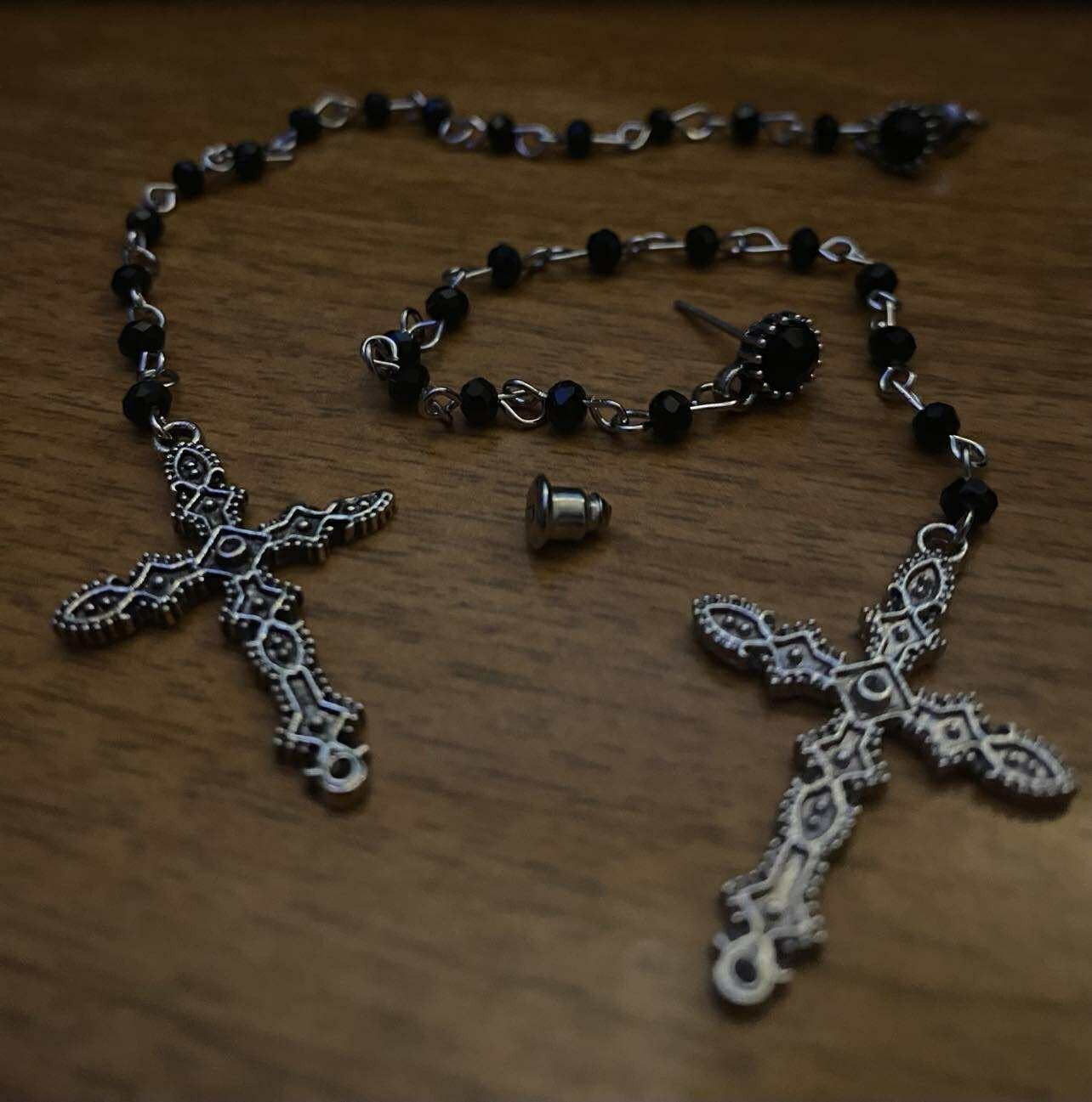 Gothic Cross Rosary Chain Earrings – Vintage Black Beaded Dangle Drop