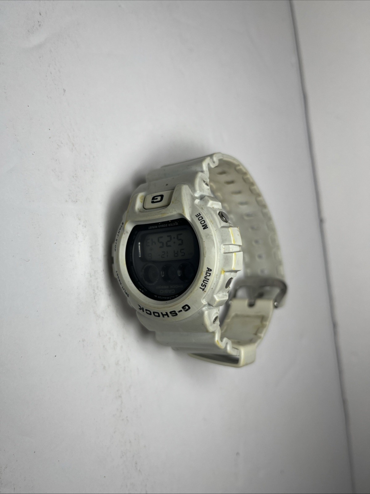 Classic Casio G-SHOCK DW-6900FS (3230 white