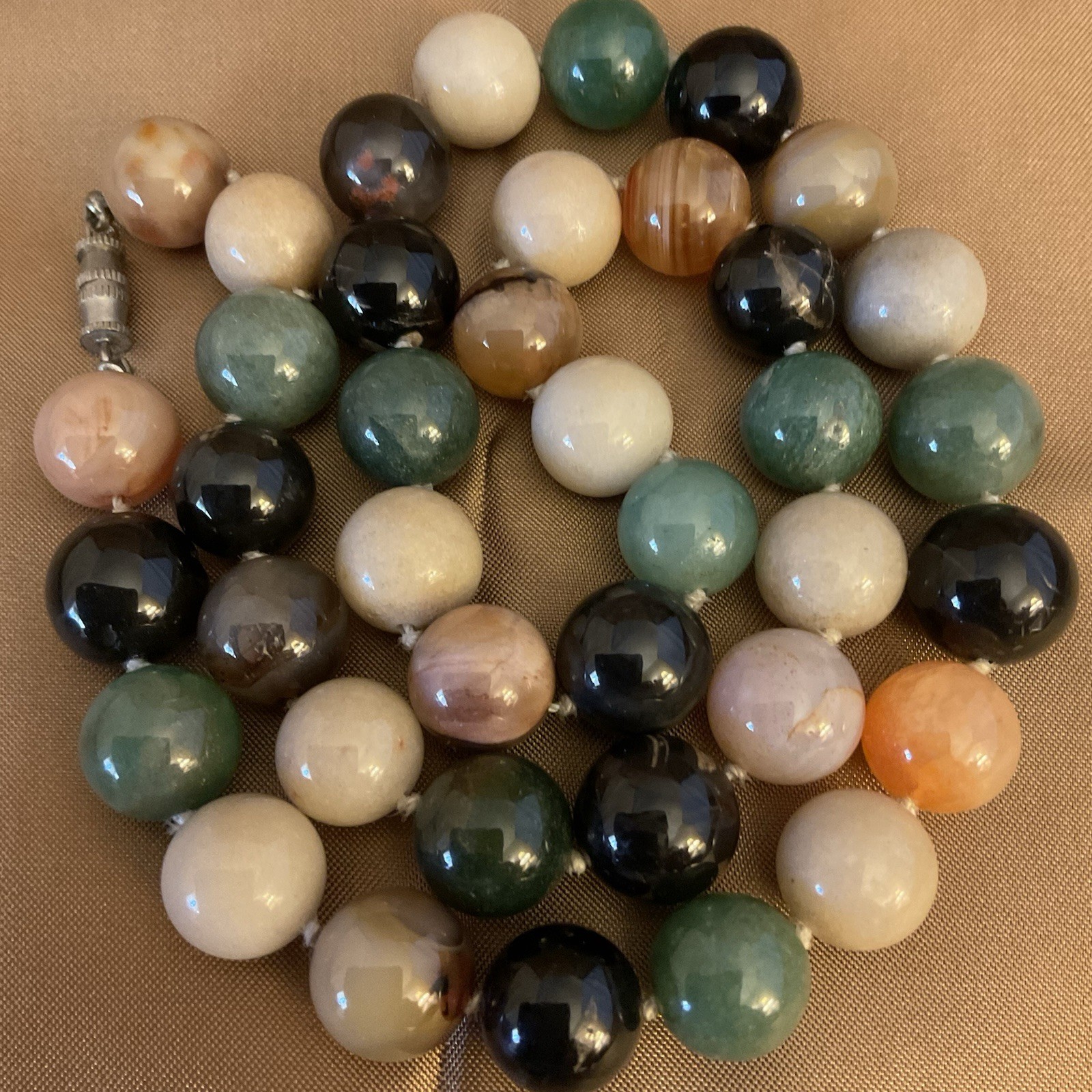 VTG Multicolored Agate Hand Knotted Round Beads Necklace Screw Clasp 22”L, 114g