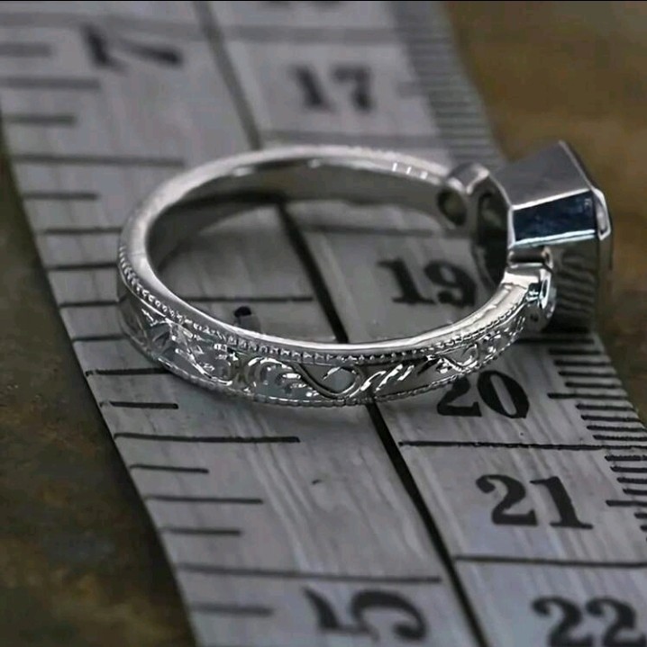 Silver-Plated Zinc Ring Green Square-Shaped CZ Size 5