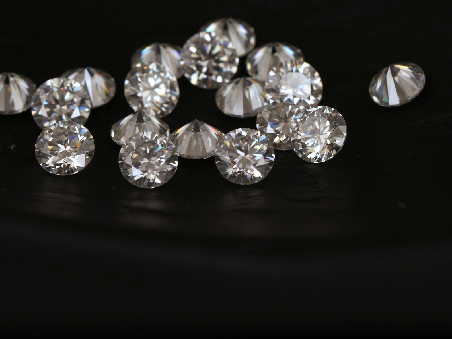 2.5 MM Calibrated Size Moissanite Round White Color D VVS1 Grade Loose Gemstones
