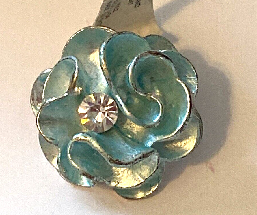 WITH TAGS LIGHT BLUE SEA AND SAND LARGE FLOWER ENAMEL RING CRYSTAL STRETCH