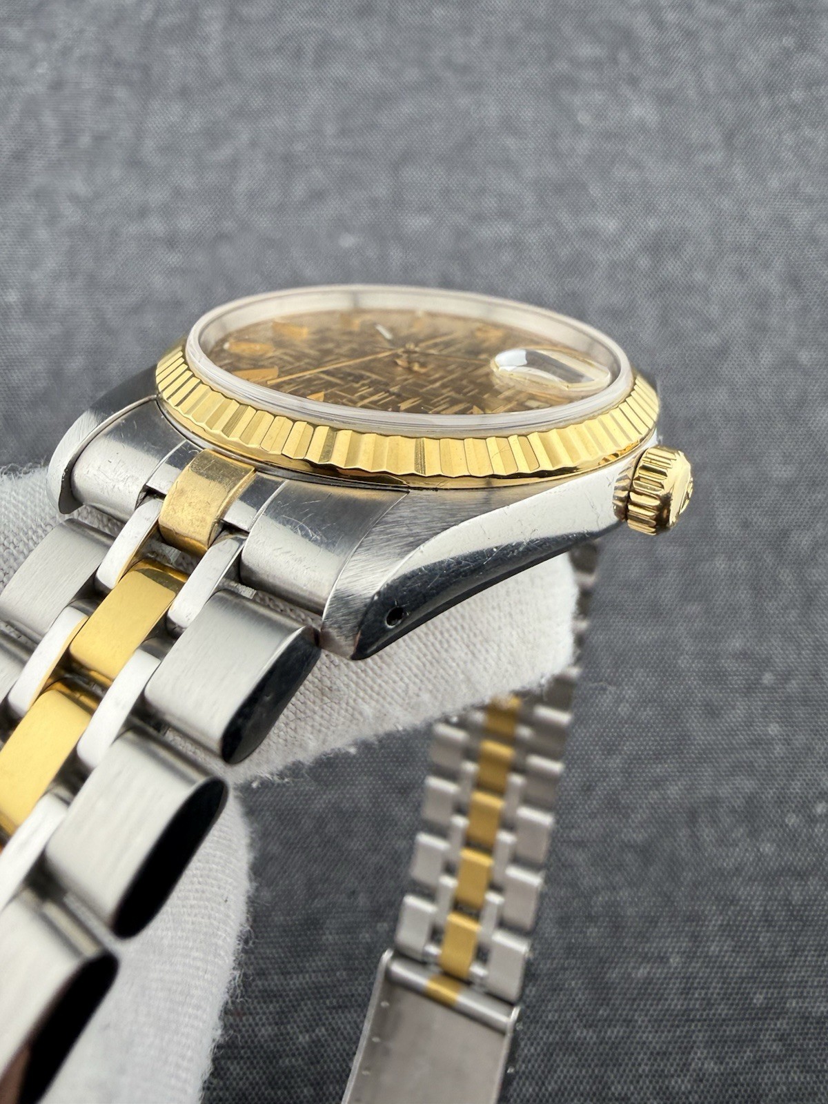 Tudor Prince Date – Ref. 74033 – Gold Linen Dial – 18k Yellow Gold Bezel!