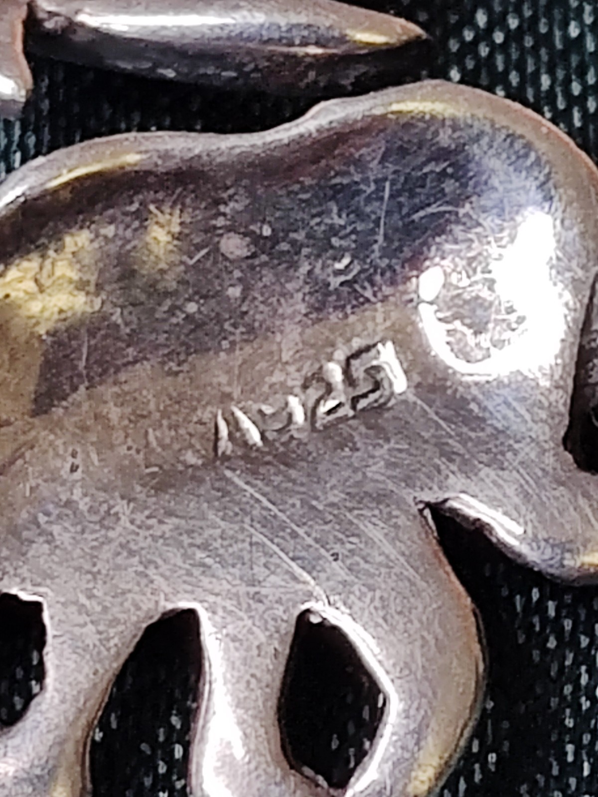 STERLING SILVER MARCASITE AND RUBY MOTHER AND BABY ELEPHANT PIN 6G