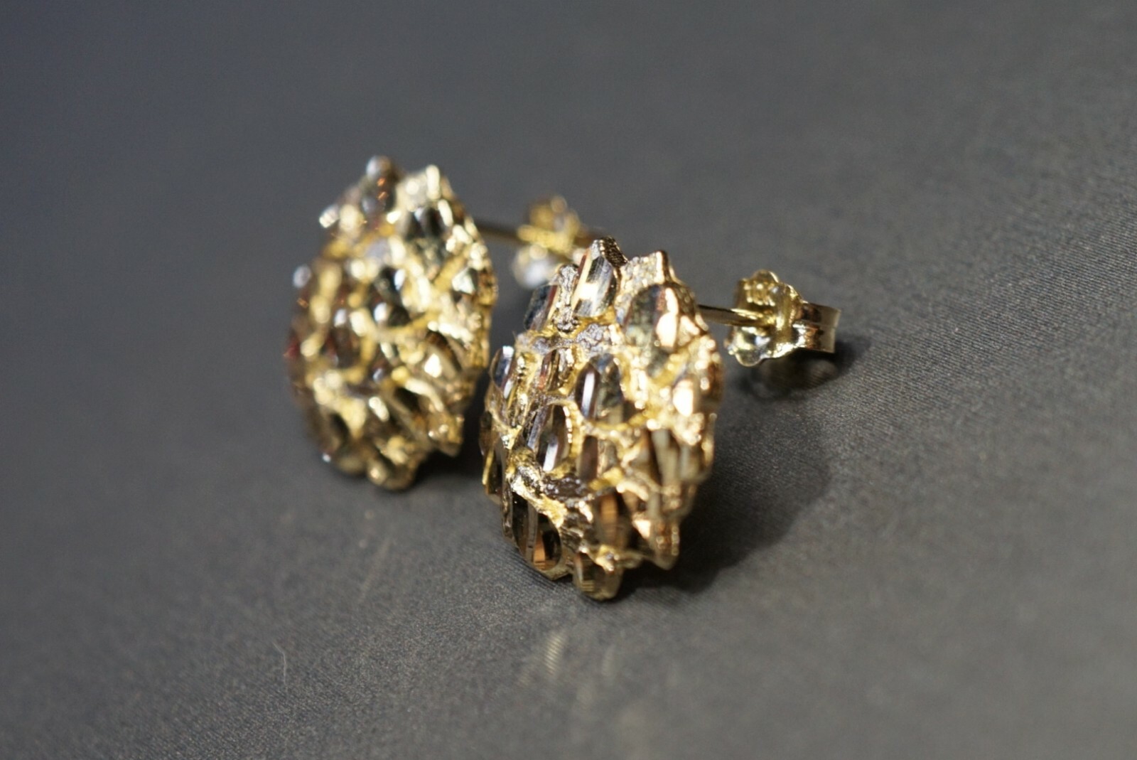 10K Solid Yellow Gold 15MM Diamond Cut Round Nugget Stud Earrings.