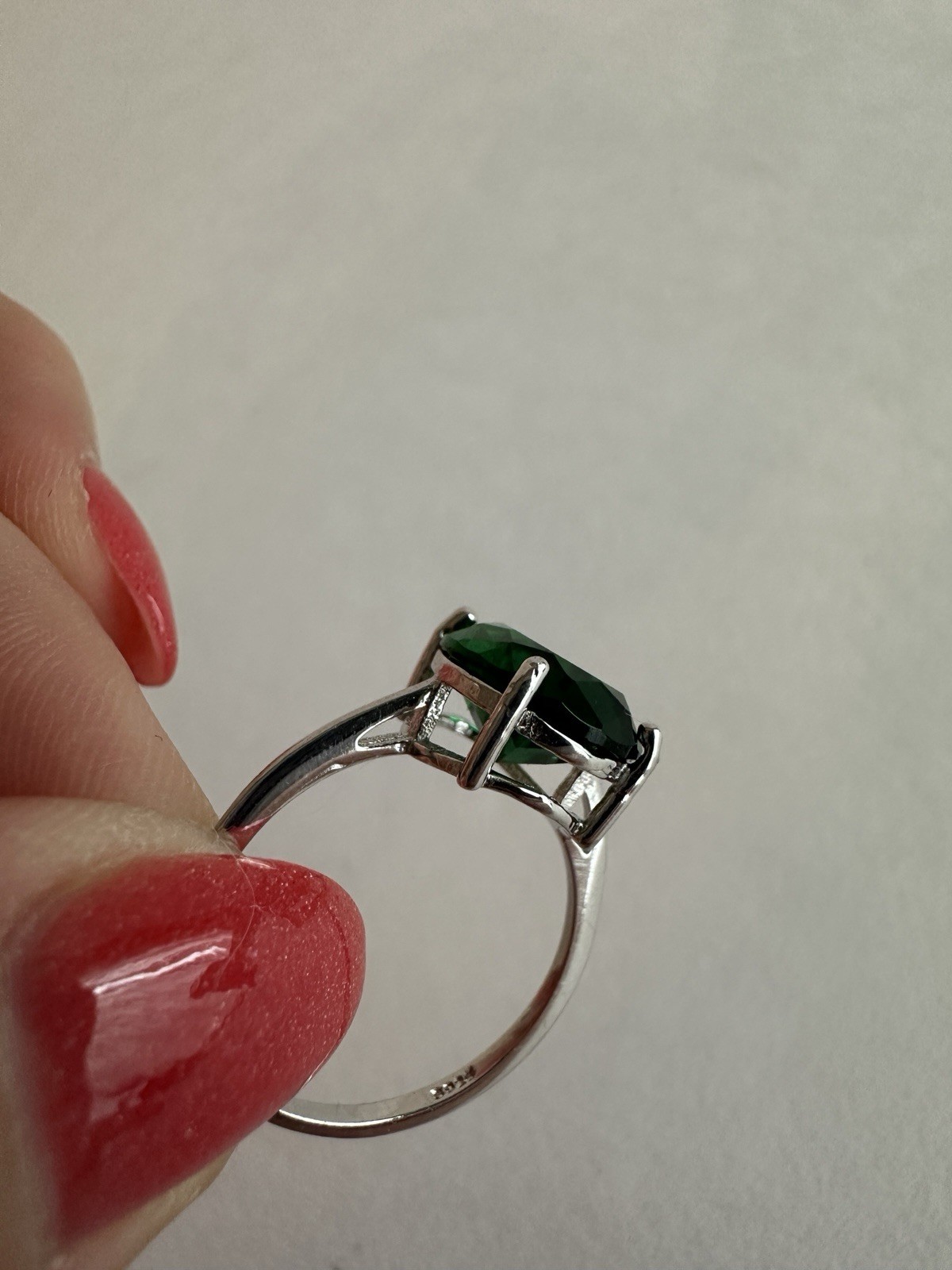 925 Sterling Silver Emerald-Colored Solitaire Ring Size 8